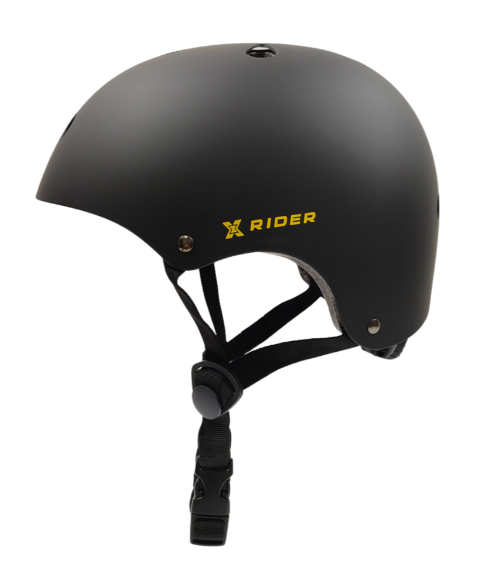 Czarny kask z żółtym logo 'X RIDER' i czarnymi paskami.