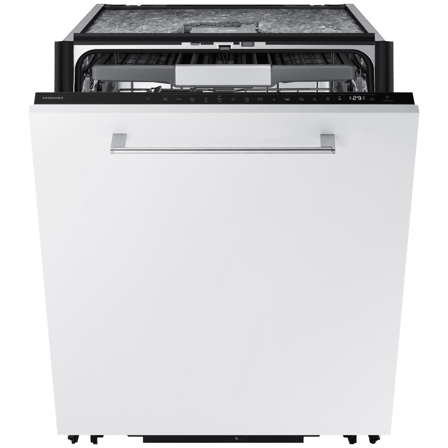 Witte vaatwasser met open deur en zilveren handvat.