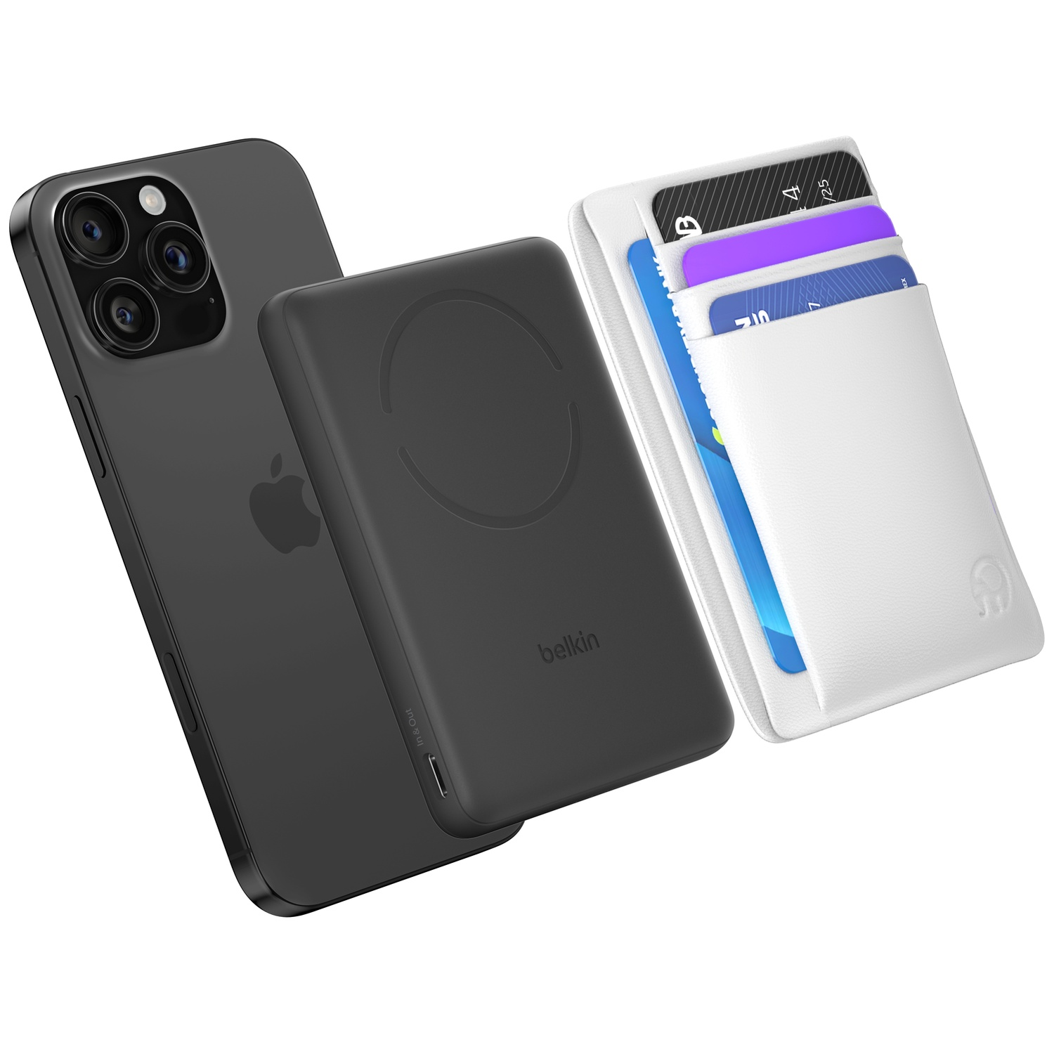 iPhone noir, chargeur Belkin noir et porte-cartes blanc avec cartes.
