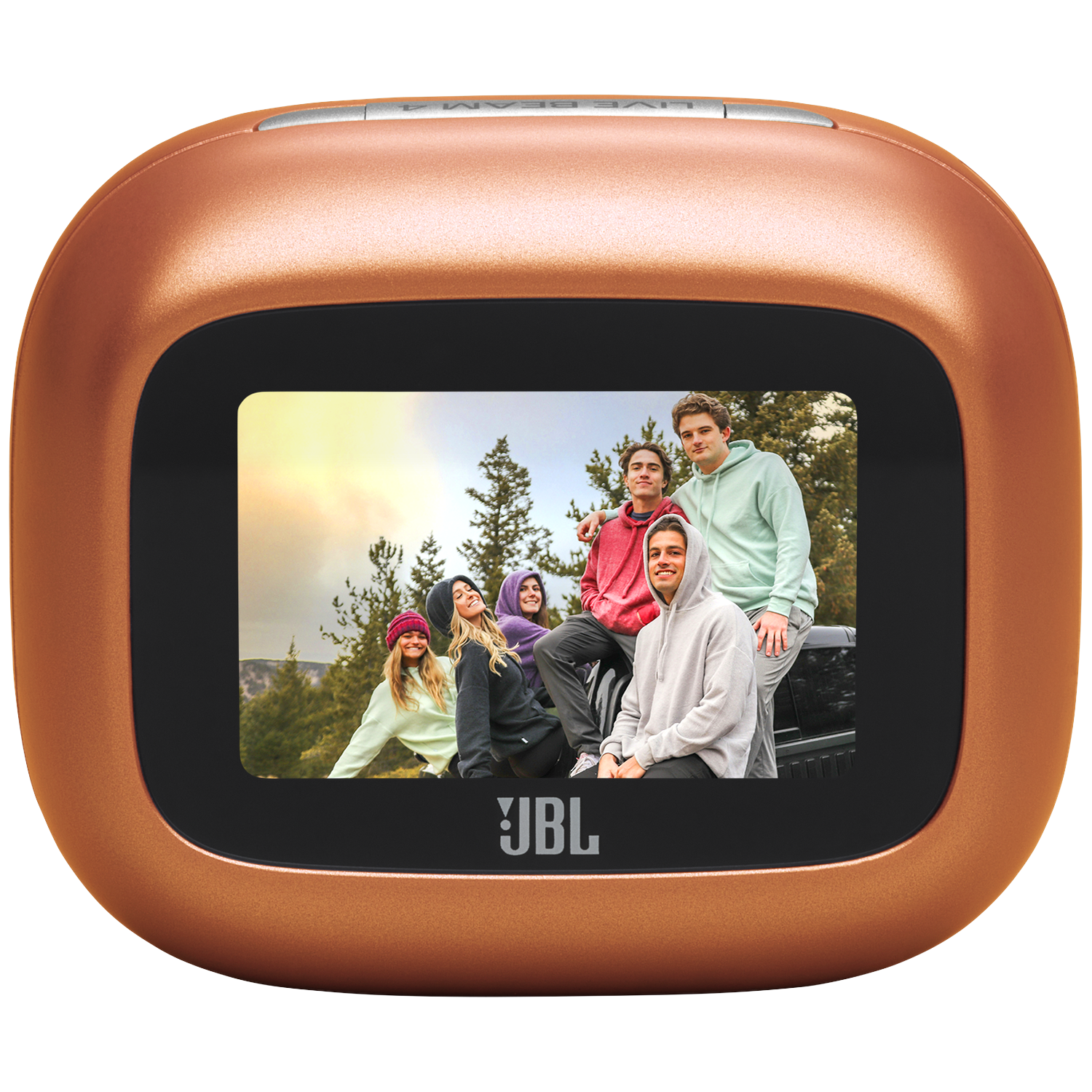 Un appareil JBL or rose affiche une photo de cinq jeunes devant des arbres.