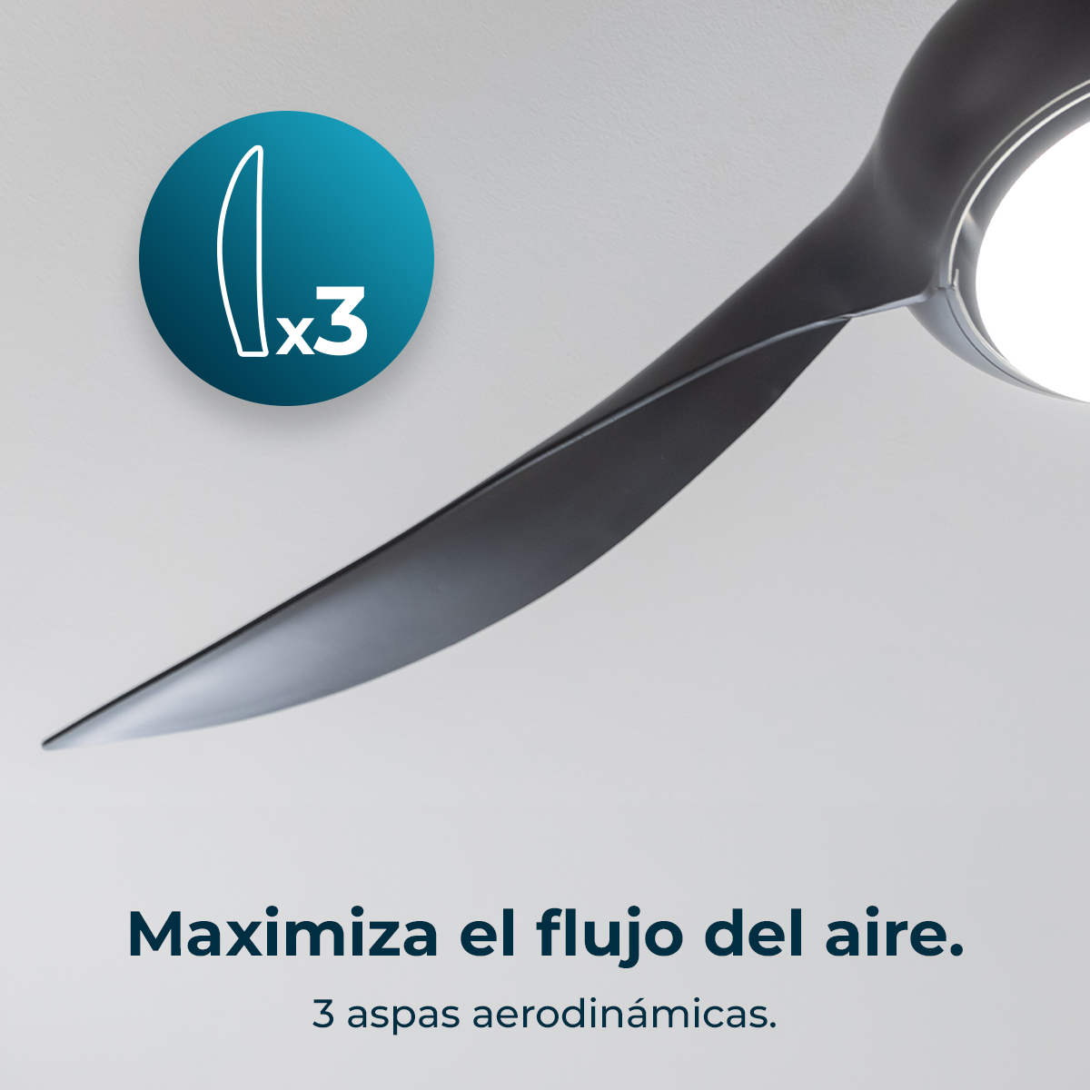 Ventilador de techo negro con 3 aspas aerodinámicas y luz.