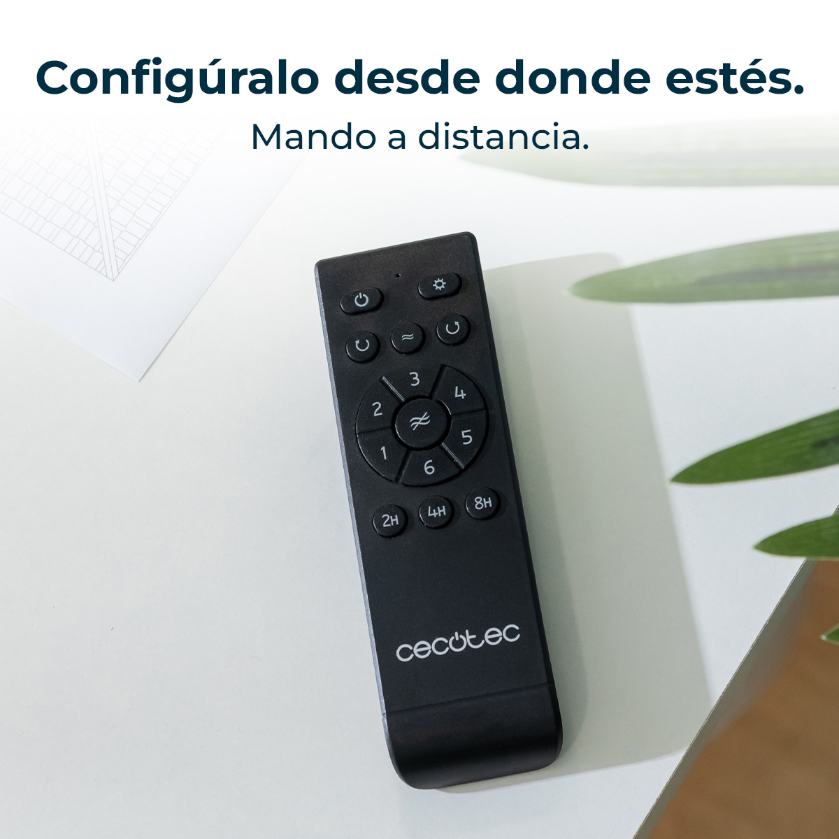 Mando a distancia negro con botones para velocidades de ventilador y temporizador.