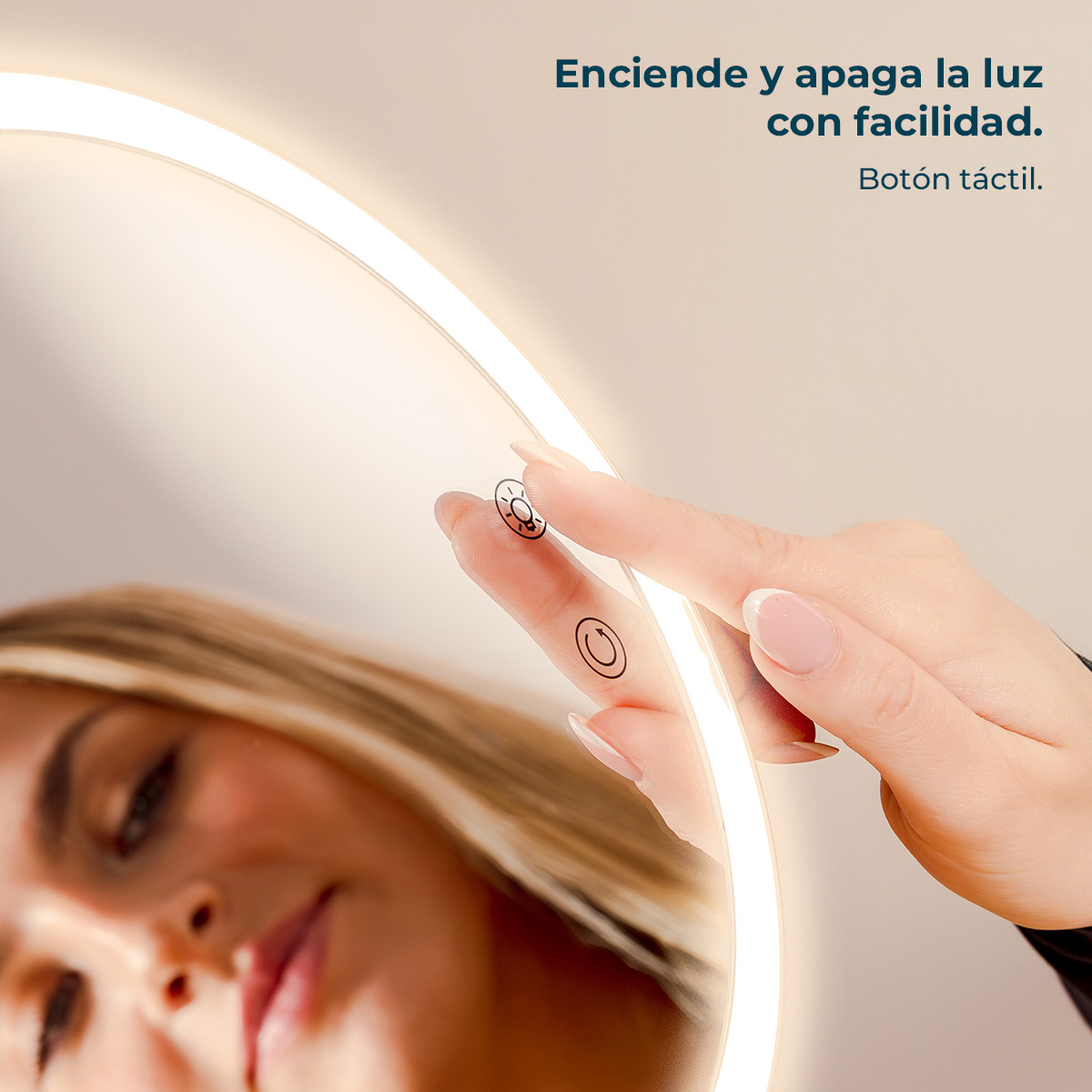 Una mano toca un espejo iluminado con iconos táctiles.