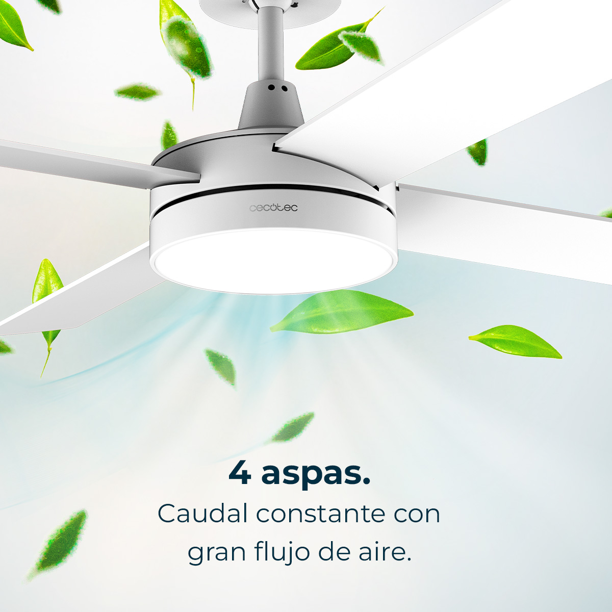 Un moderno ventilador de techo blanco con cuatro aspas, iluminado y rodeado de hojas.