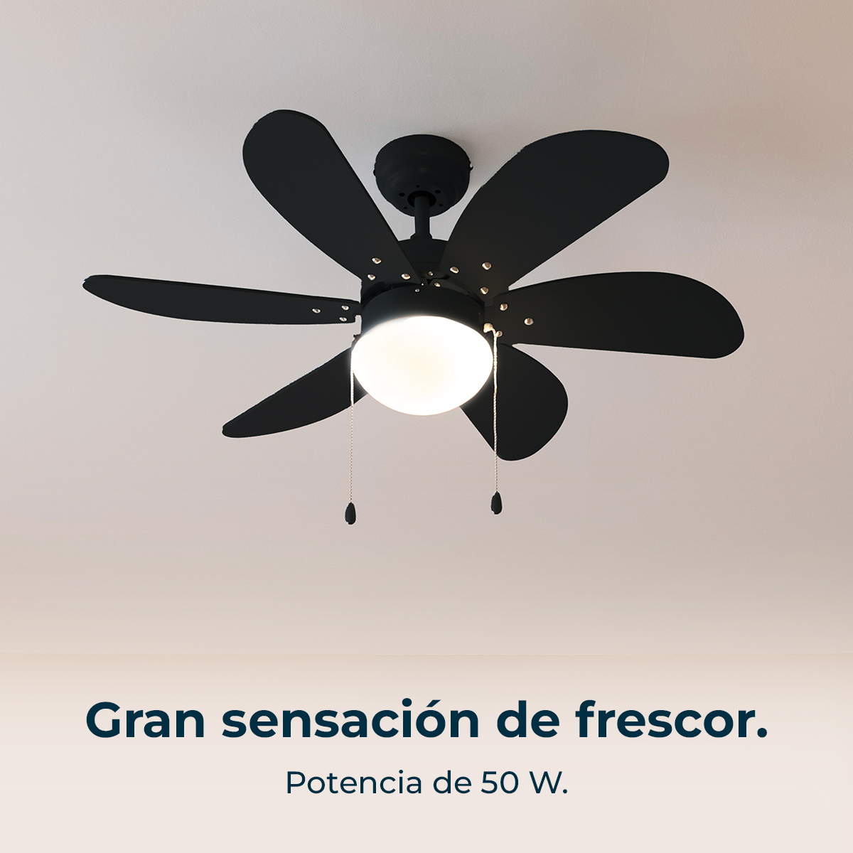 Ventilador de techo negro con seis aspas y luz iluminada.