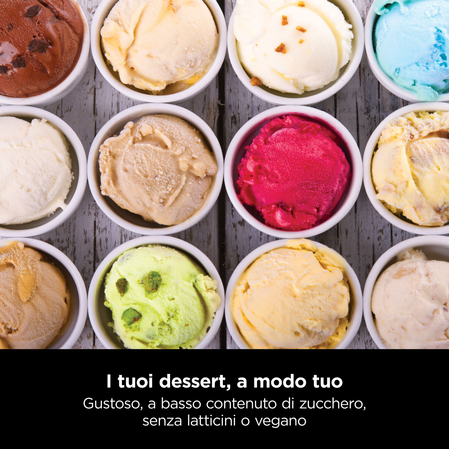 Molte ciotole di vari gusti di gelato disposte su un tavolo di legno.