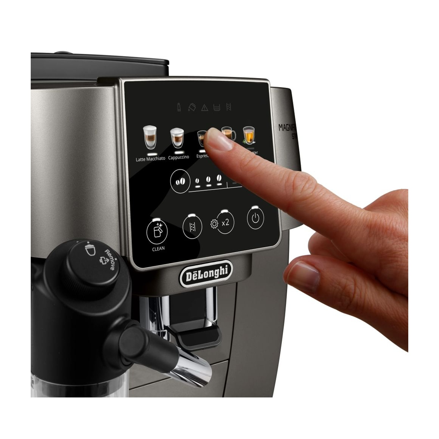 Una mano preme il pannello di controllo di una macchina da caffè con varie opzioni.