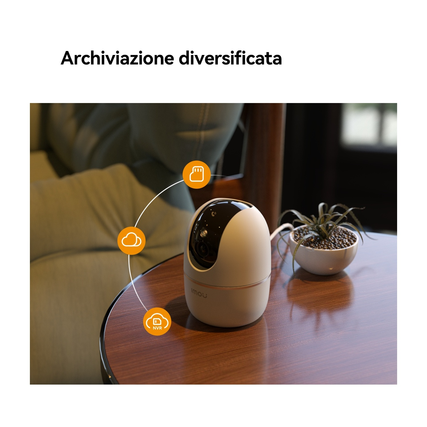 Un NVR di sicurezza bianco su un tavolo di legno con icone che indicano lo storage cloud.