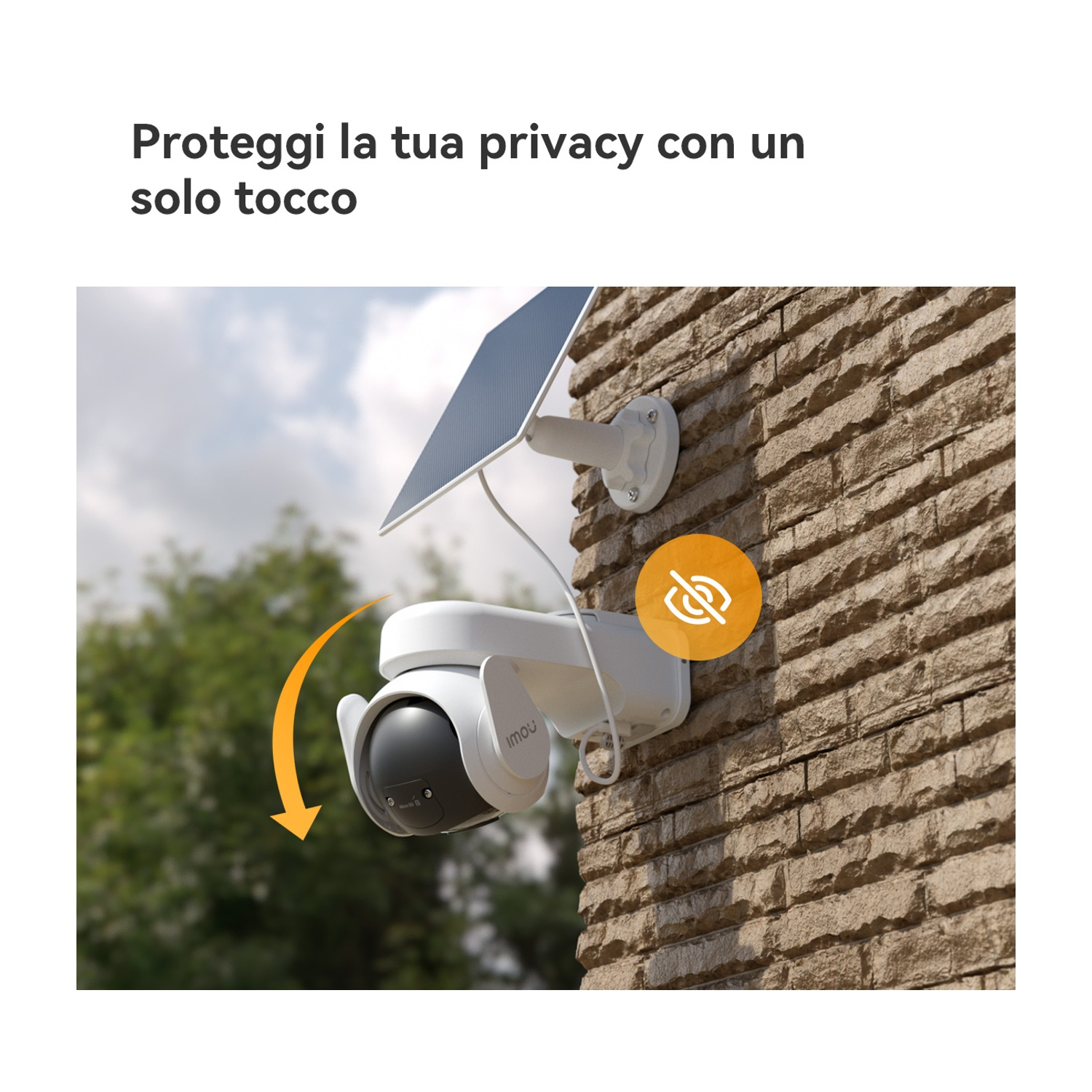 Telecamera di sicurezza con pannello solare su muro di mattoni, con icona privacy.