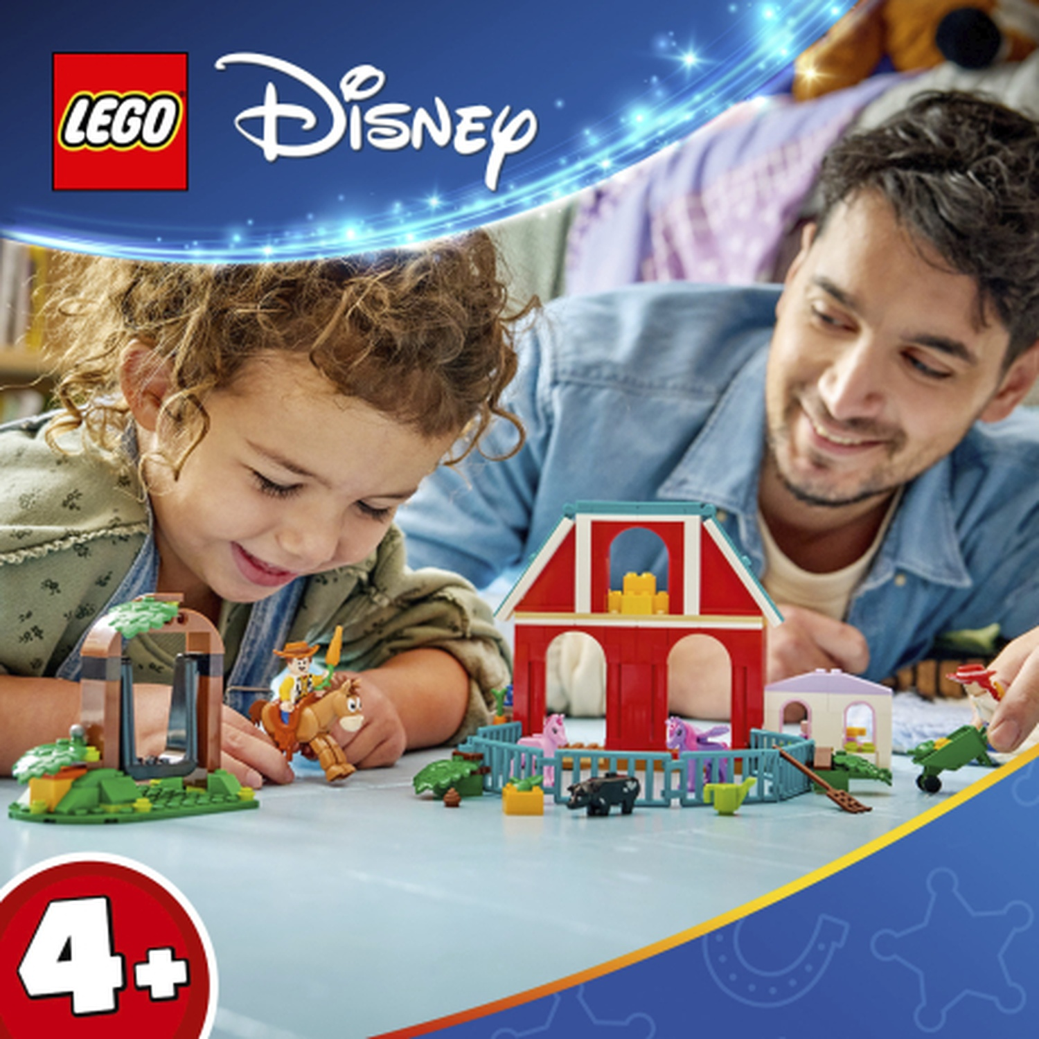 Un uomo e un bambino giocano con mattoncini Lego Disney su un tavolo.