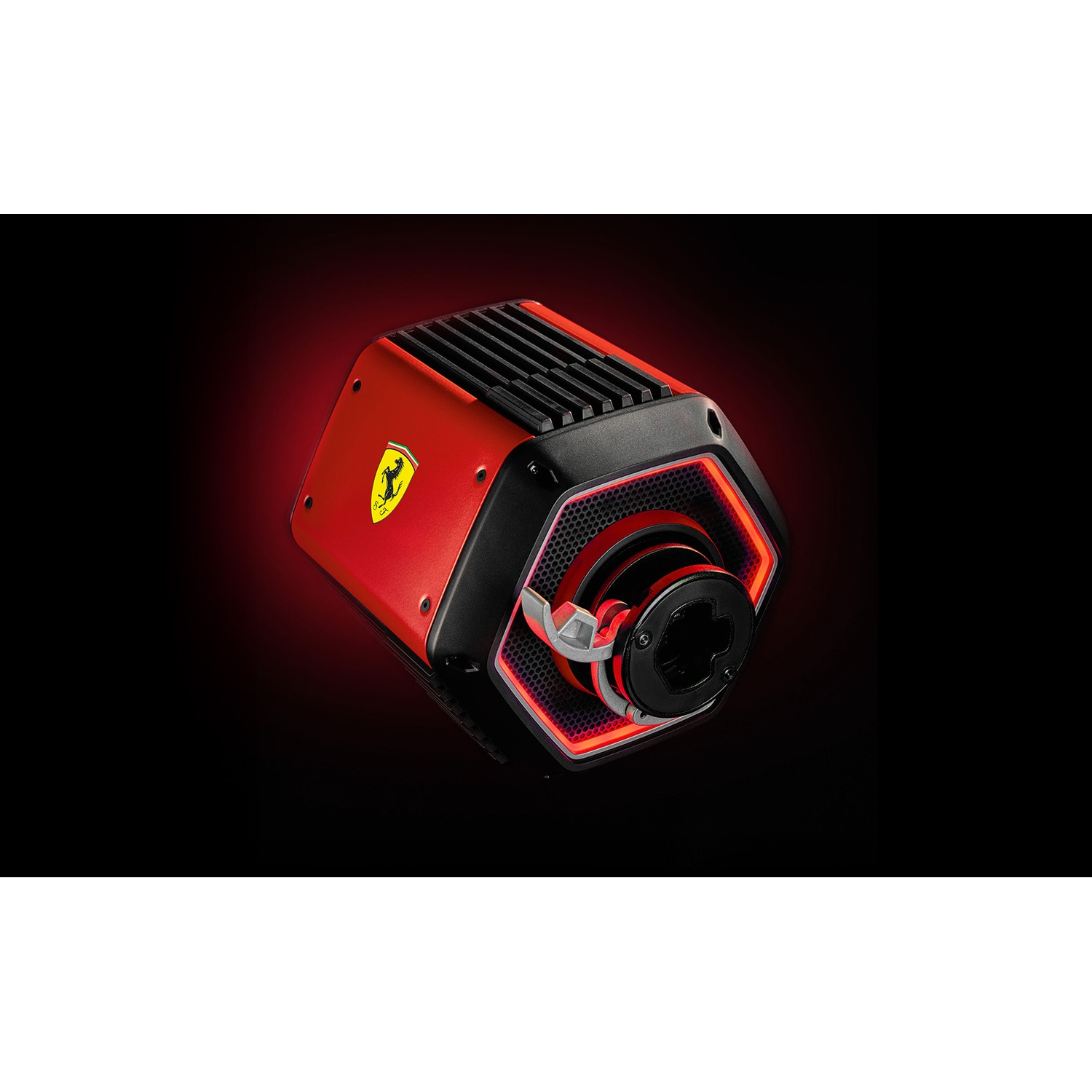 Una base per volante da gaming Ferrari rossa con griglia nera e luci.