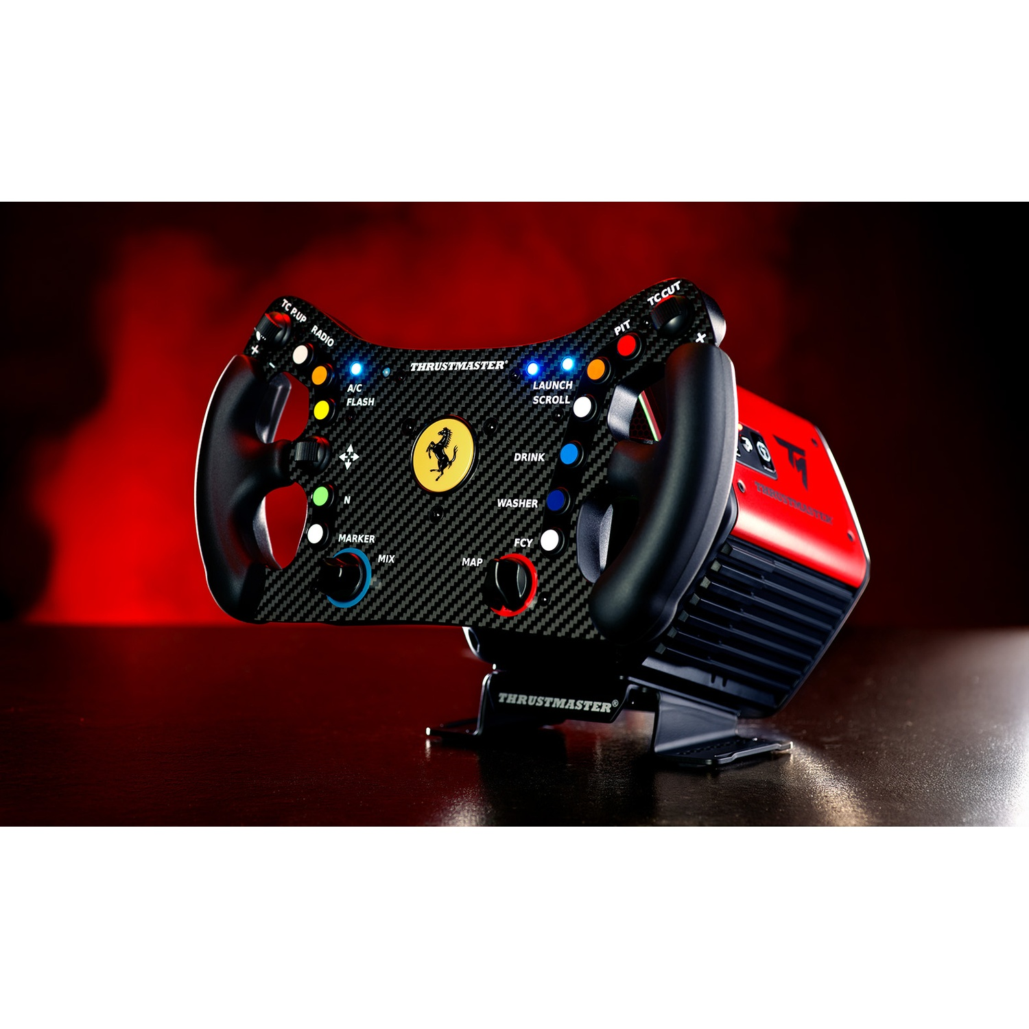Un simulatore di volante da corsa Ferrari nero con accenti rossi e luci.
