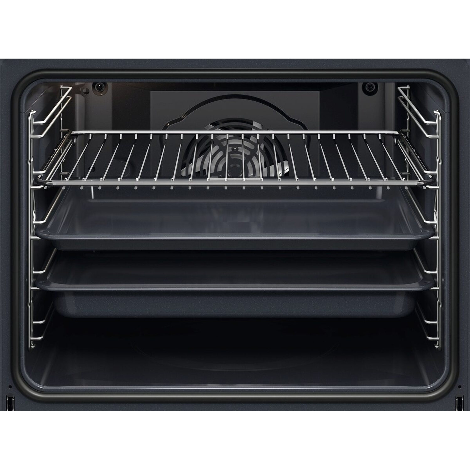 Vista interna di un forno scuro con tre ripiani, ventola e griglia.