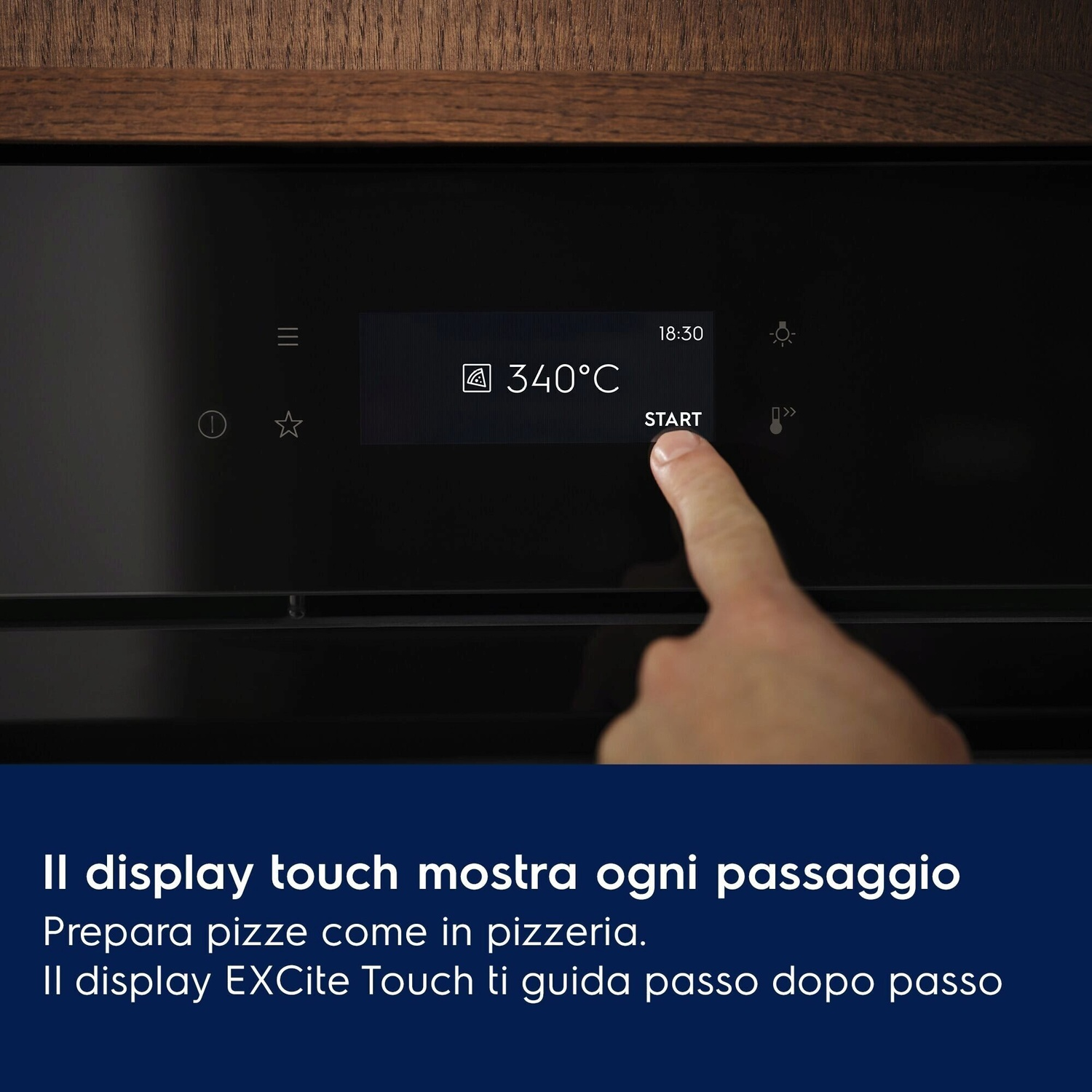 Un dito preme START sul display del forno a 340°C.