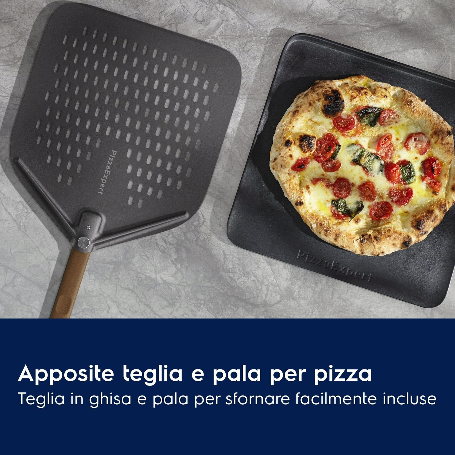 Una pala per pizza e una teglia con una pizza Margherita sopra.