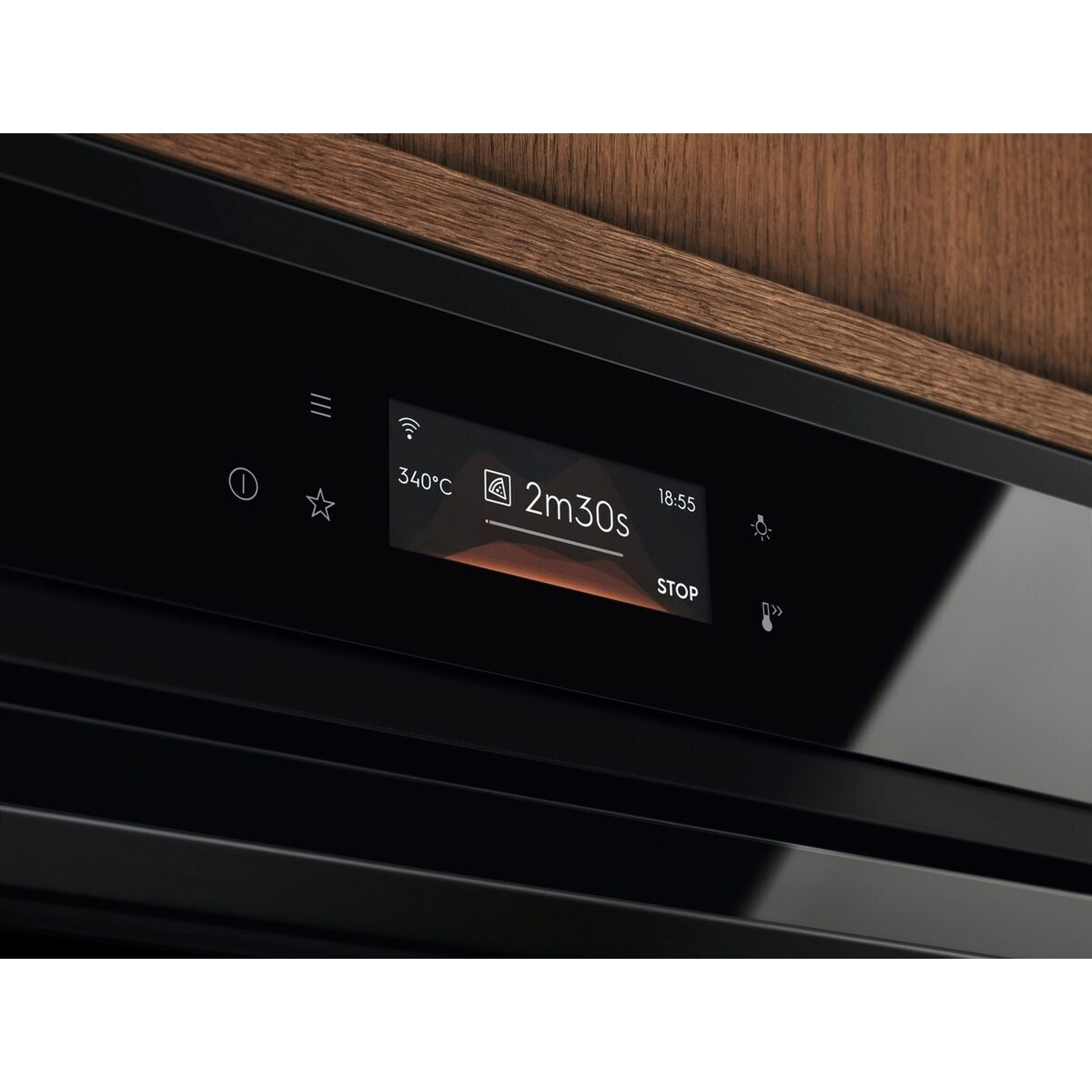 Display digitale di un forno con 340°C, 2m30s rimanenti e ora 18:55.