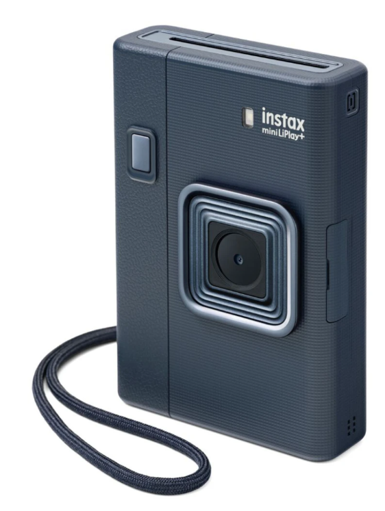 Ciemnoniebieski aparat Instax Mini LiPlay+ z paskiem na nadgarstek.