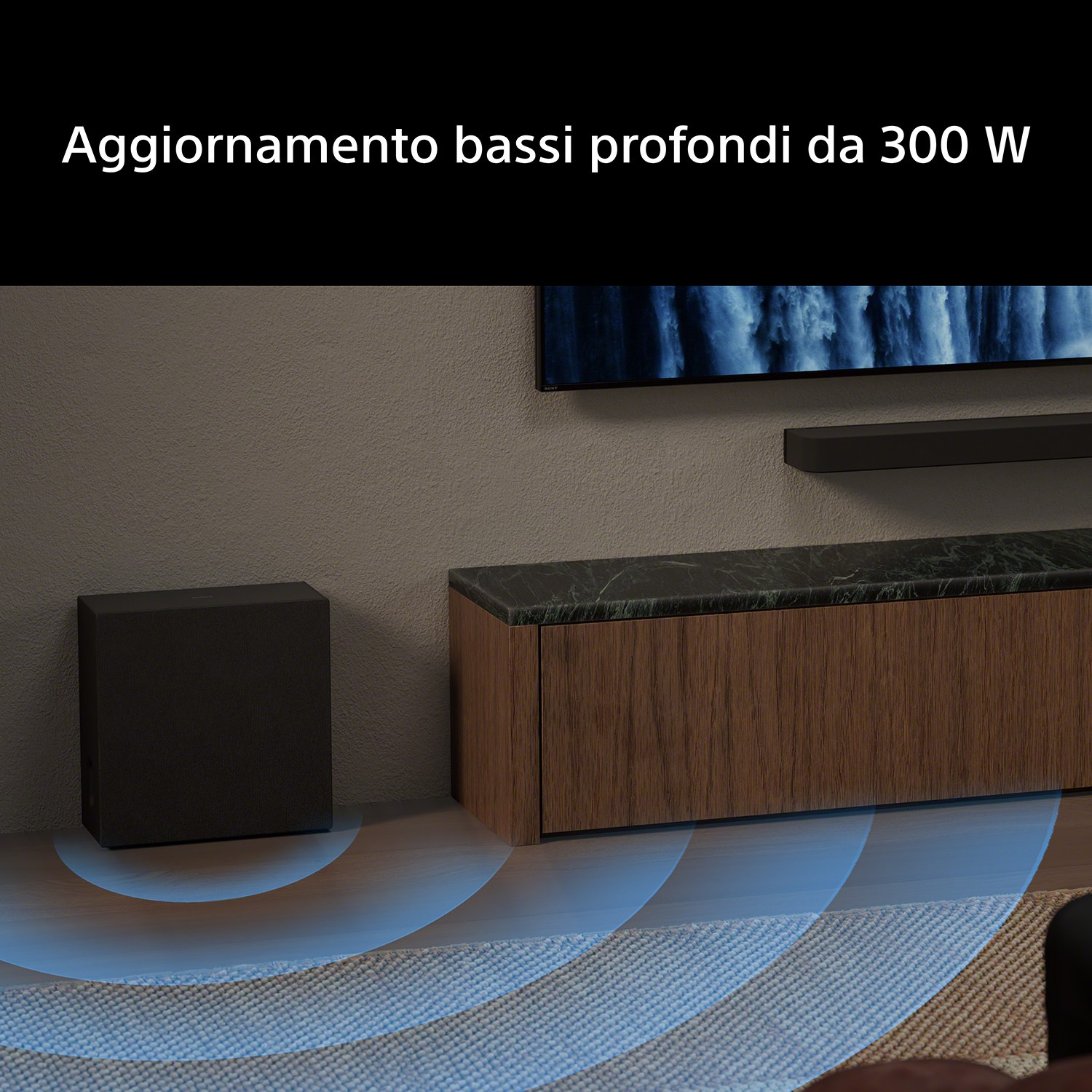 Subwoofer nero accanto a un mobile in legno con piano in marmo. Onde blu sul pavimento.