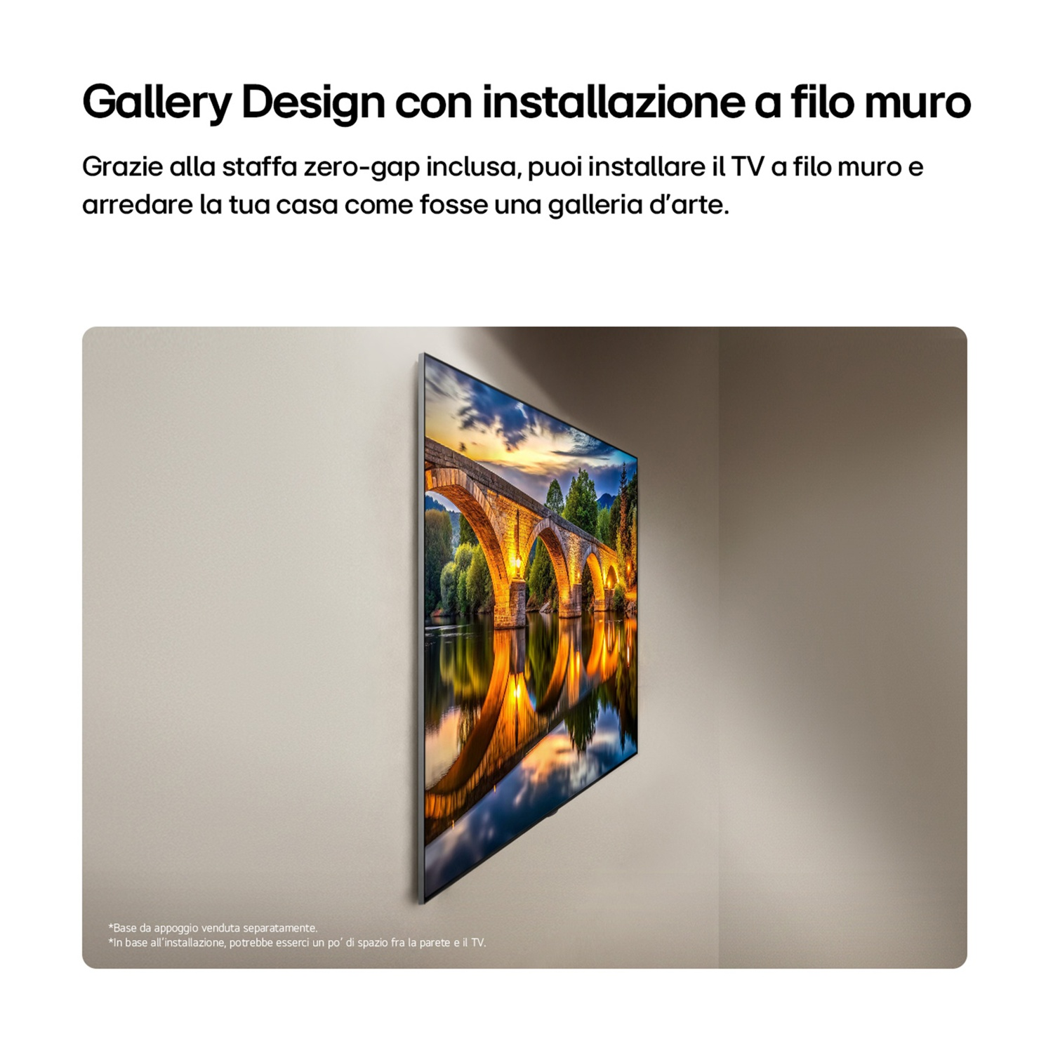 Un TV con immagine di un ponte di notte montato a filo muro.