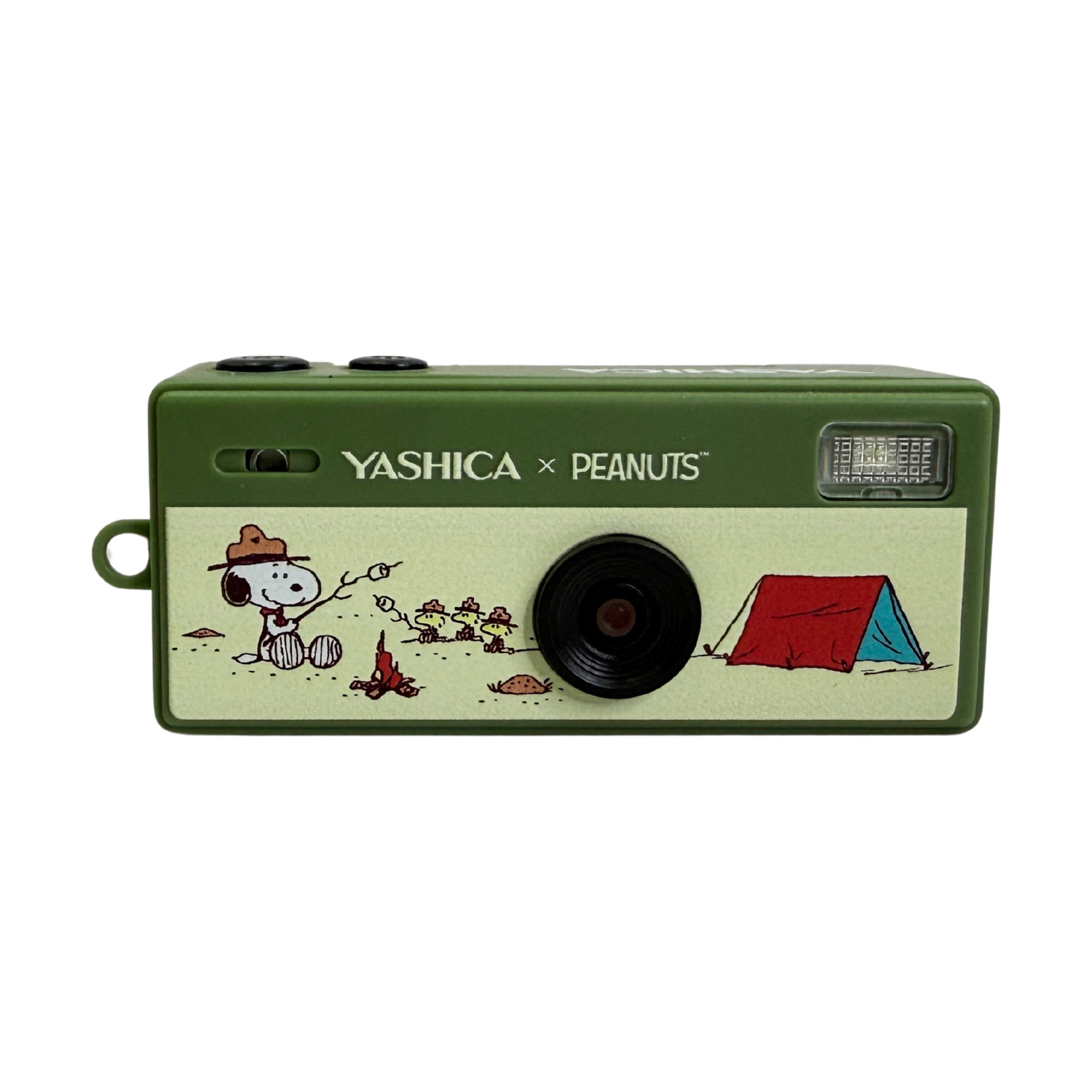 Fotocamera verde con scena di campeggio di Snoopy: fuoco, tenda e marshmallow.