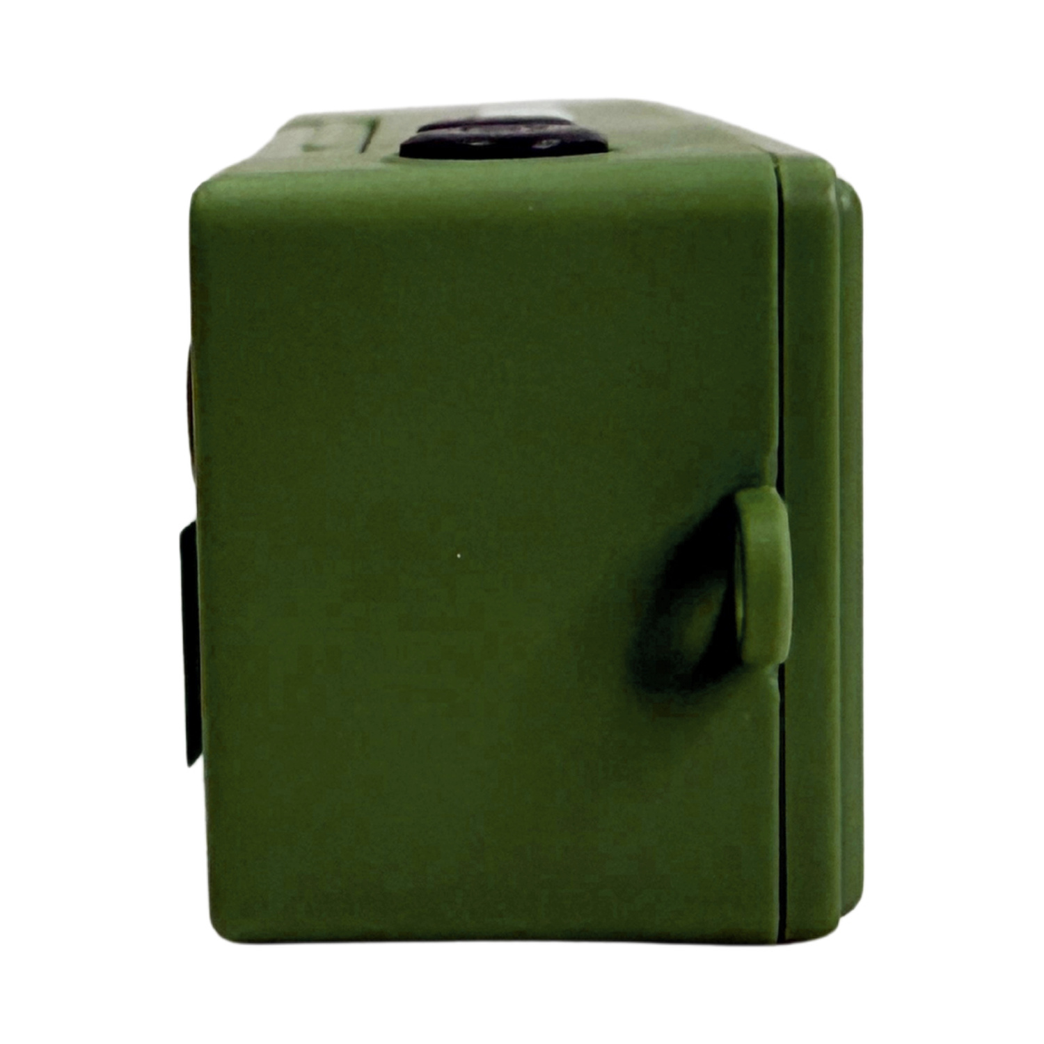 Una scatola verde con manico e pulsante.