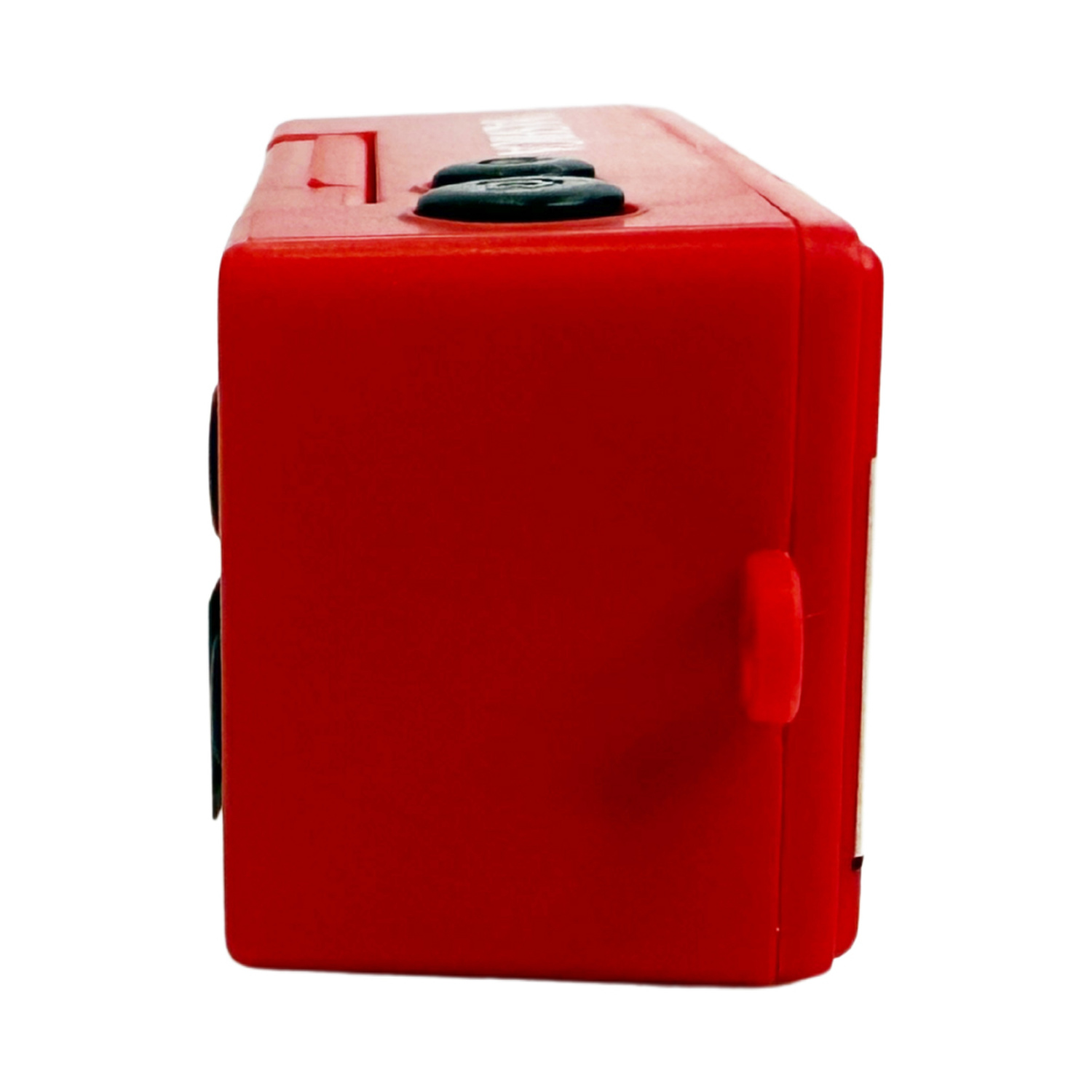 Custodia rossa con pulsanti neri e maniglia rossa, su sfondo bianco.