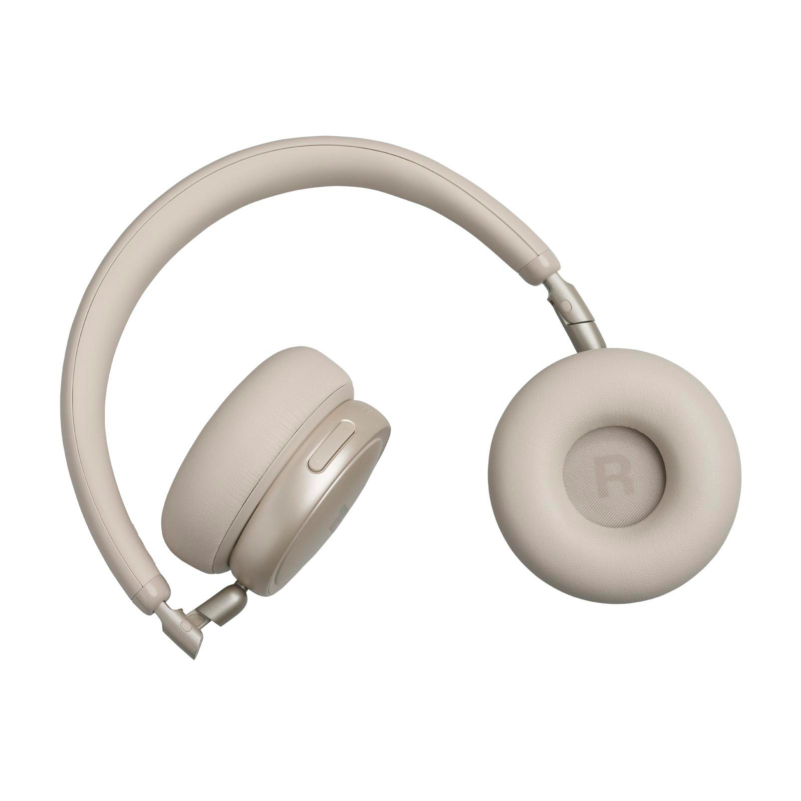 Beige Kopfhörer mit rundem Ohrpolster und R-Logo.
