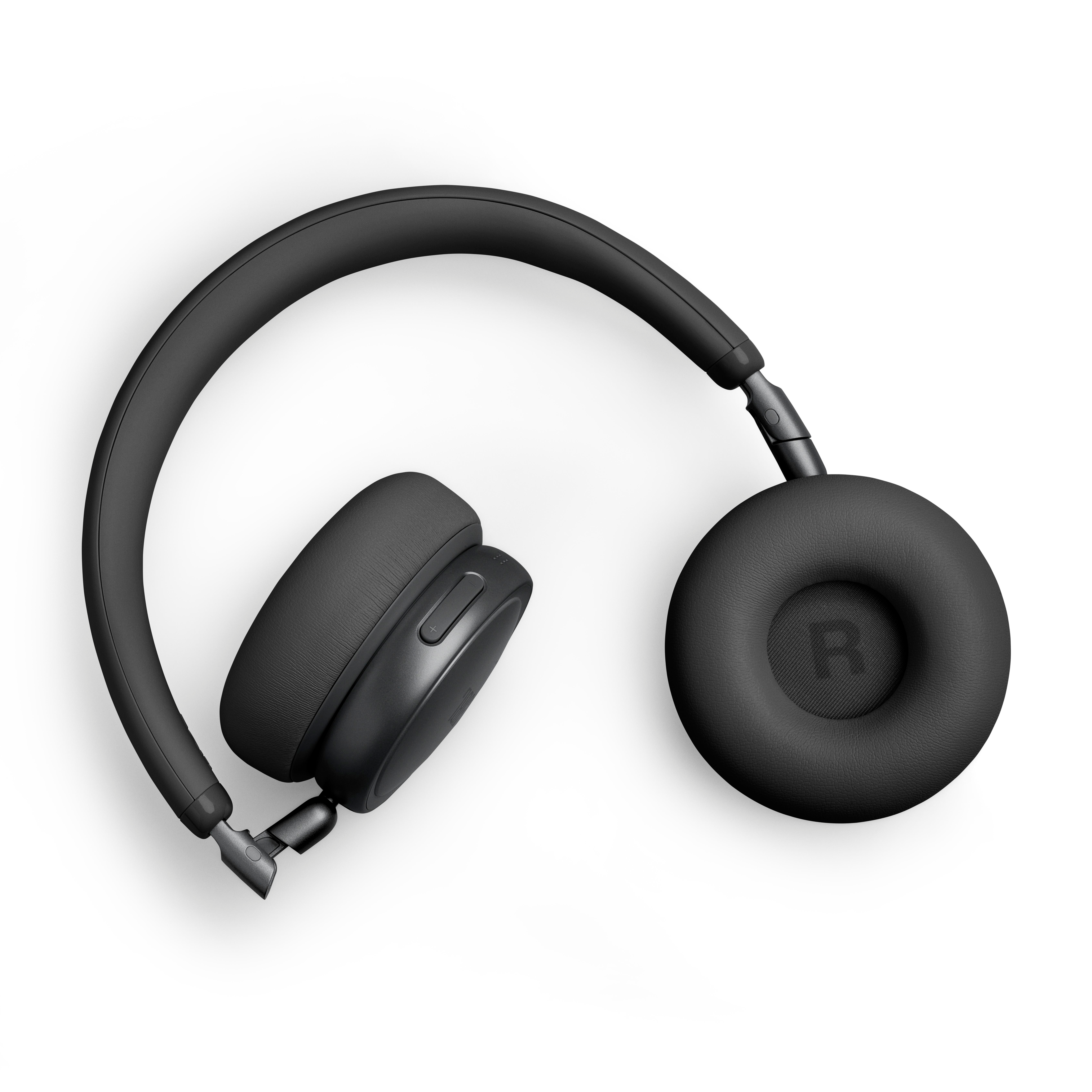 Schwarze Kopfhörer mit gepolsterten Ohrmuscheln und einem R auf der rechten Seite.