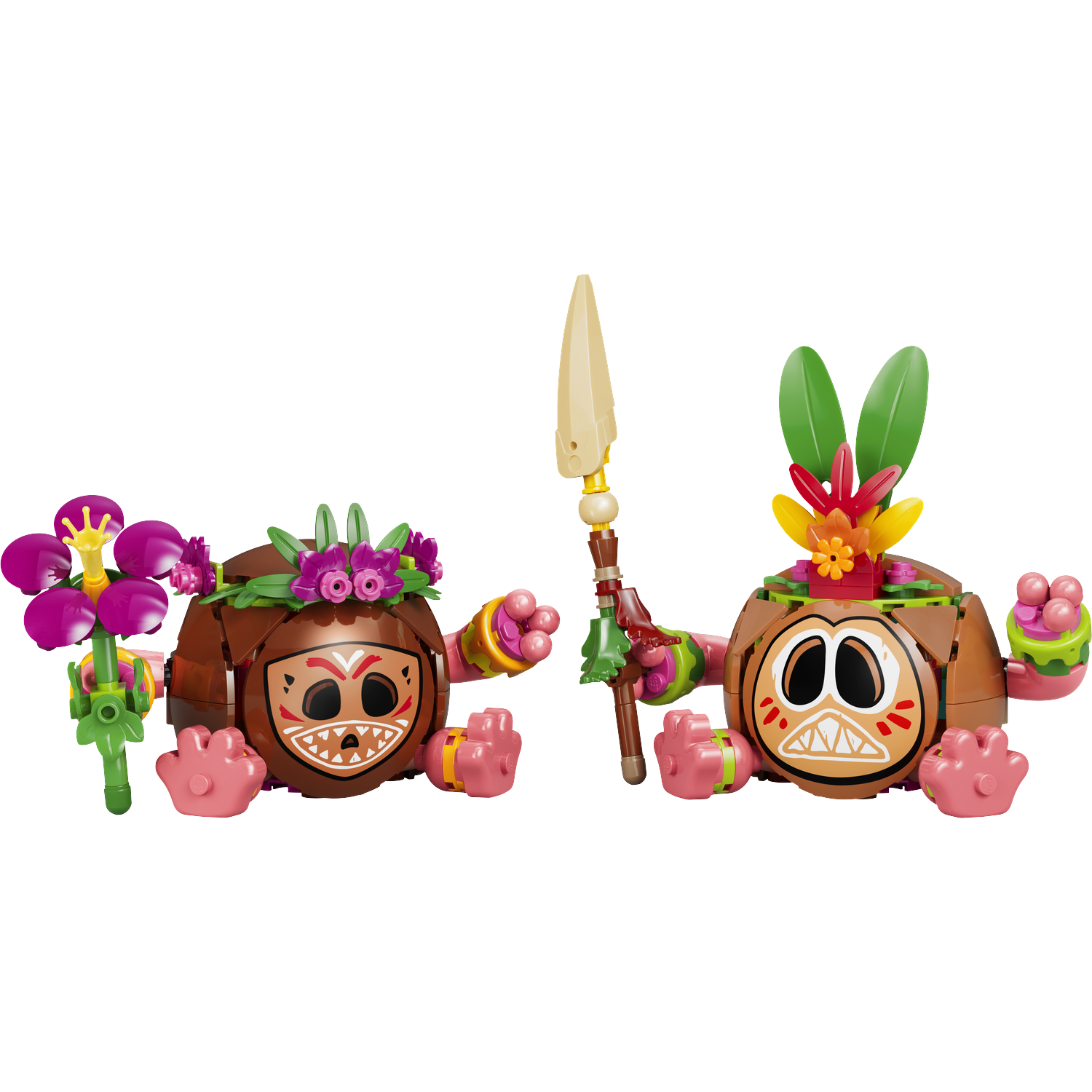 Twee kokosfiguren met bloemen en speer op witte achtergrond.
