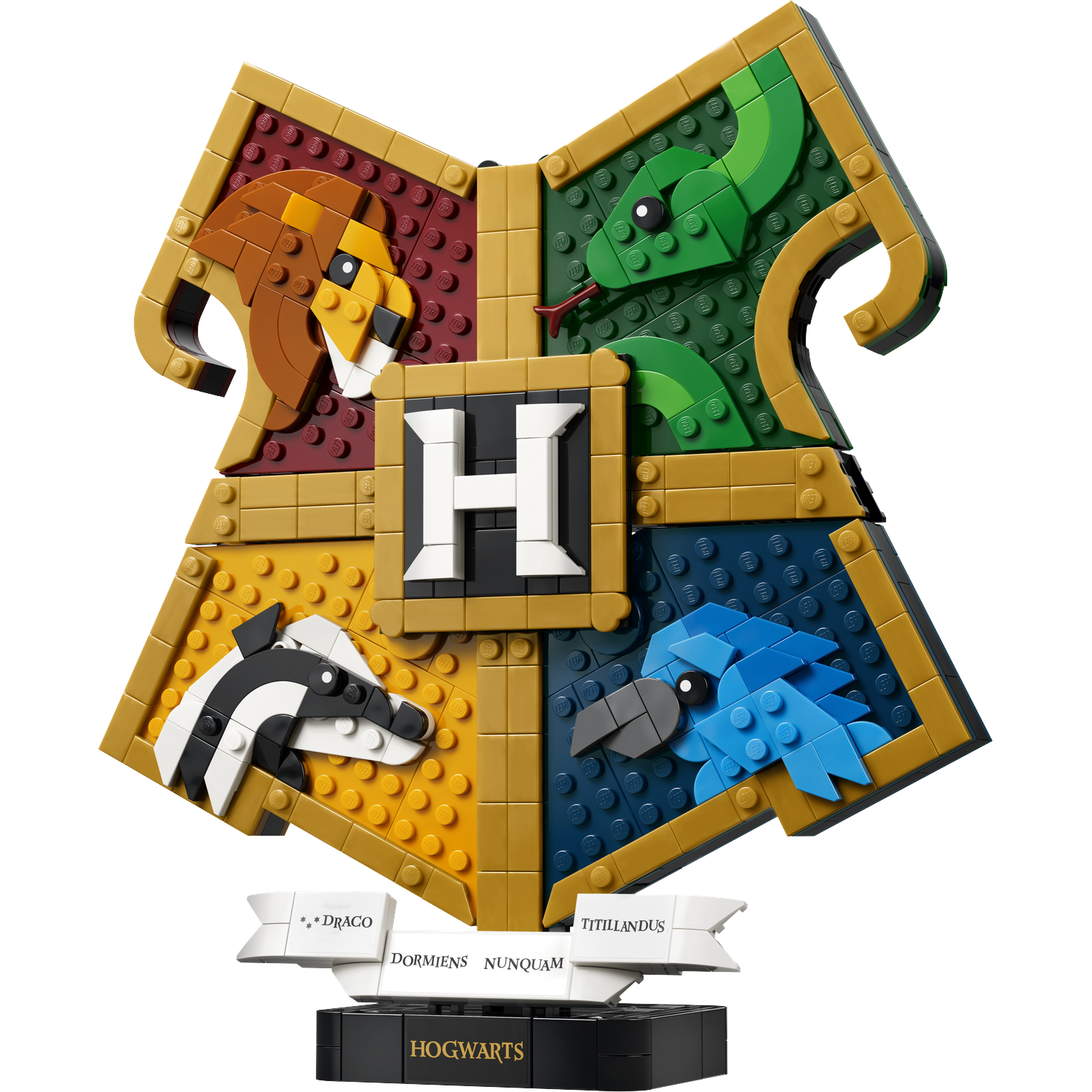 Lego-replica van het Hogwarts-wapen met leeuw, slang, das en raaf.