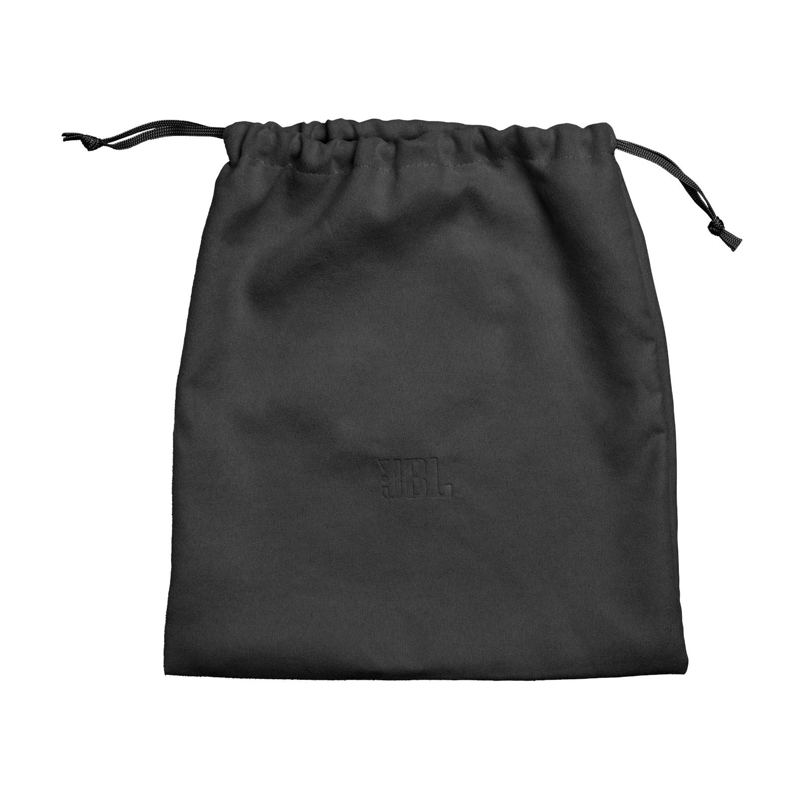 Eine schwarze JBL-Stofftasche mit Kordelzug, auf weißem Hintergrund.