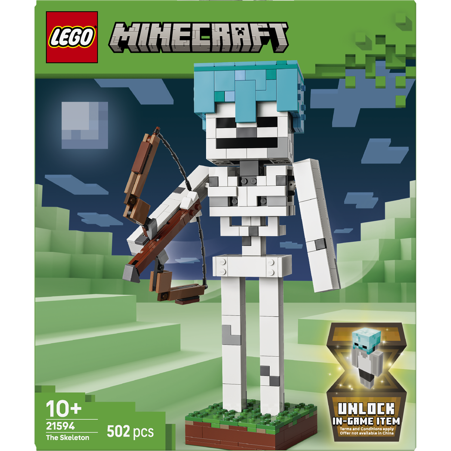 Een LEGO Minecraft skelet met pijl en boog staat voor een pixelachtig landschap.