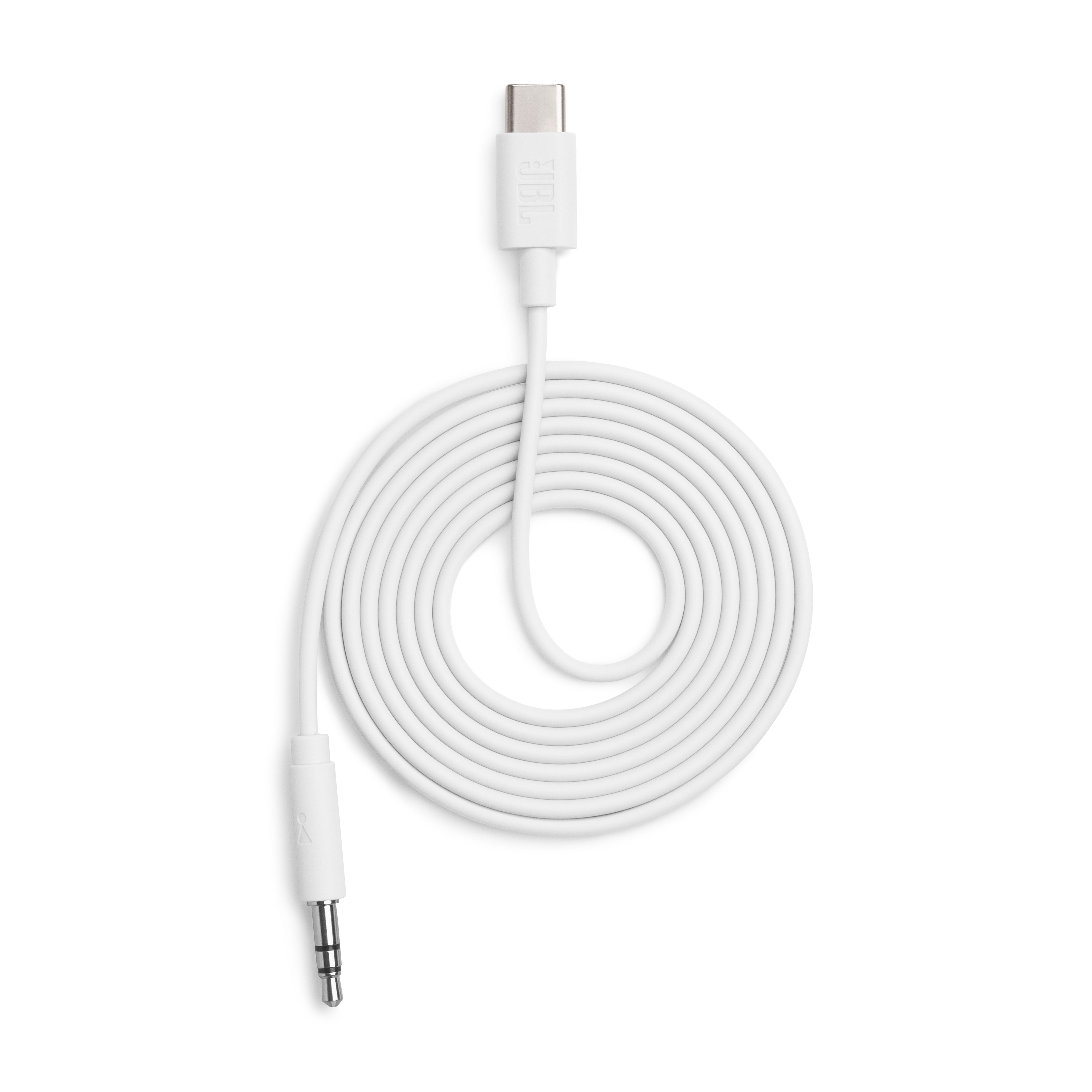 Ein weißes USB-C-zu-3,5-mm-Audiokabel mit JBL-Logo, auf weißem Hintergrund.