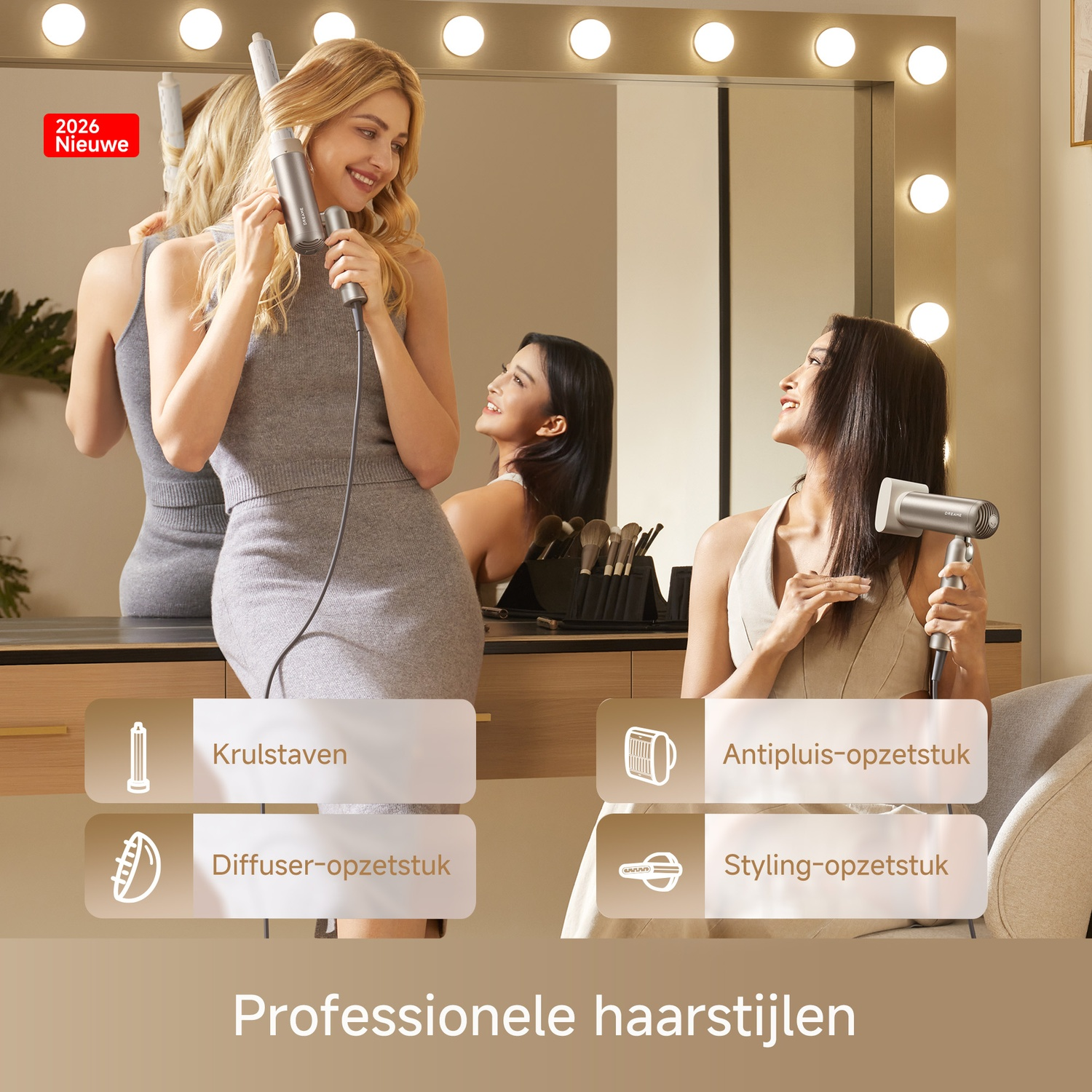 Twee vrouwen stylen haar met tools bij een verlichte spiegel. Tekst: Professionele kapsels.