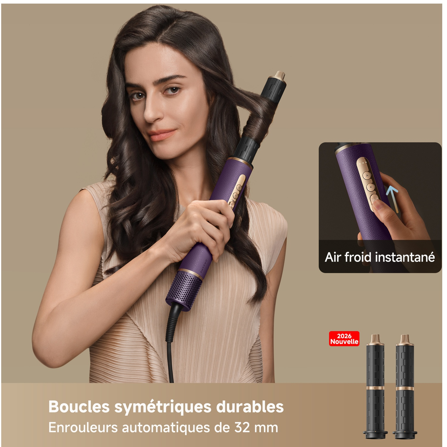 Femme avec fer à friser automatique violet et noir coiffant les cheveux.