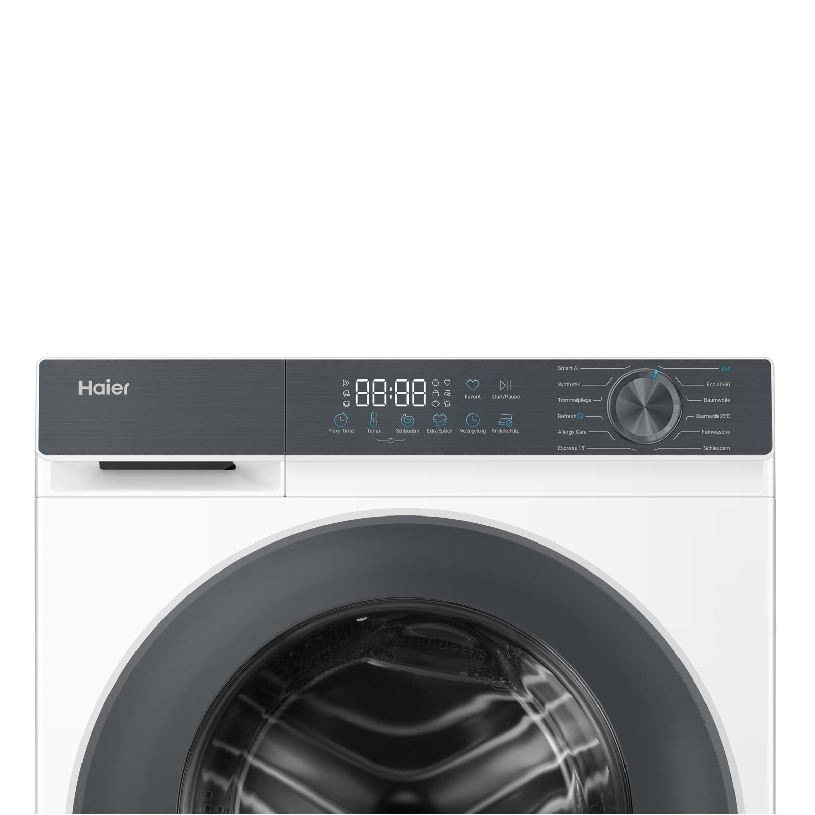 Nahaufnahme einer Haier-Waschmaschine mit Bedienfeld und digitaler Anzeige.