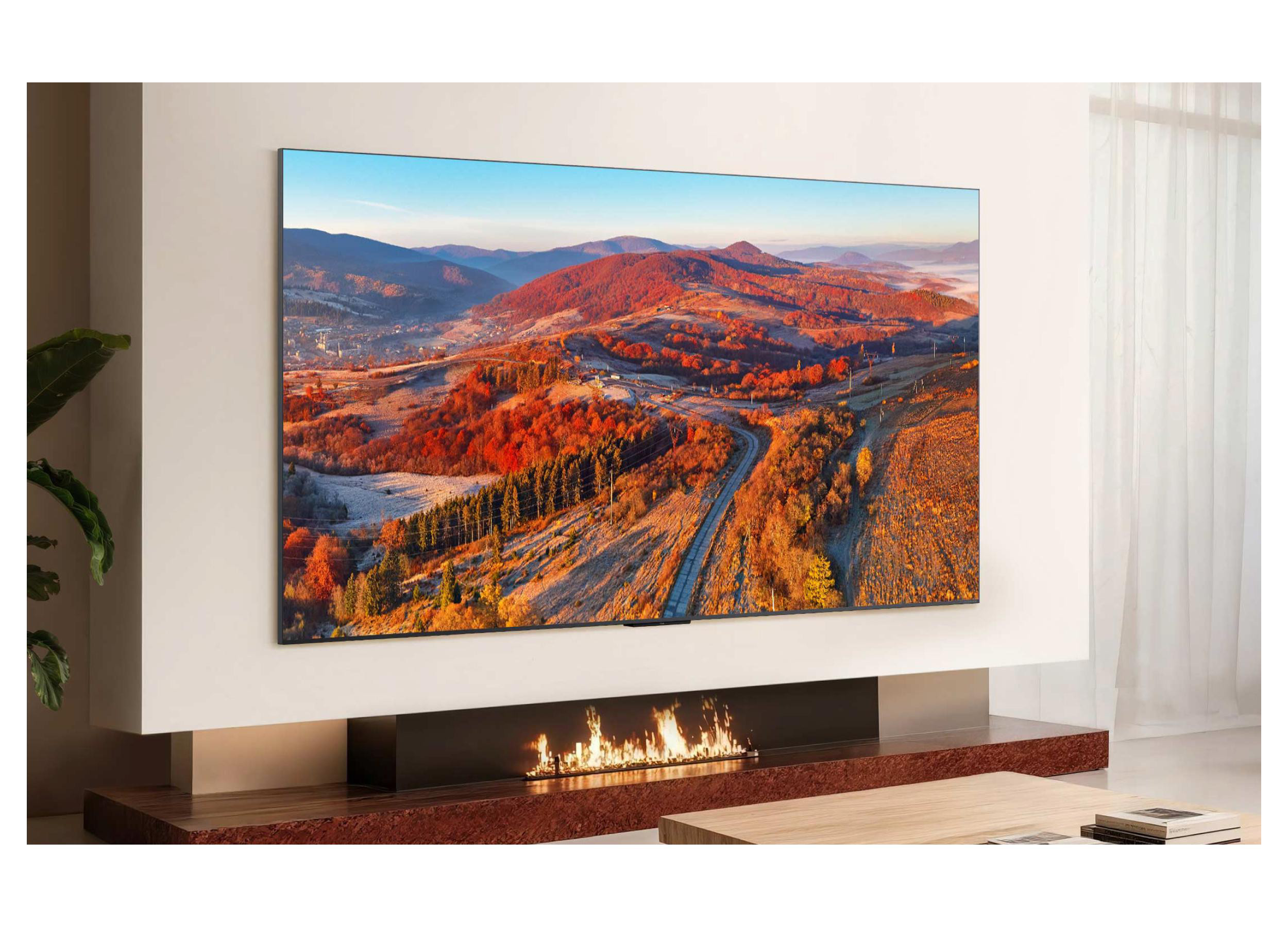 Ein moderner Fernseher zeigt eine Herbstlandschaft mit Bergen und Bäumen.