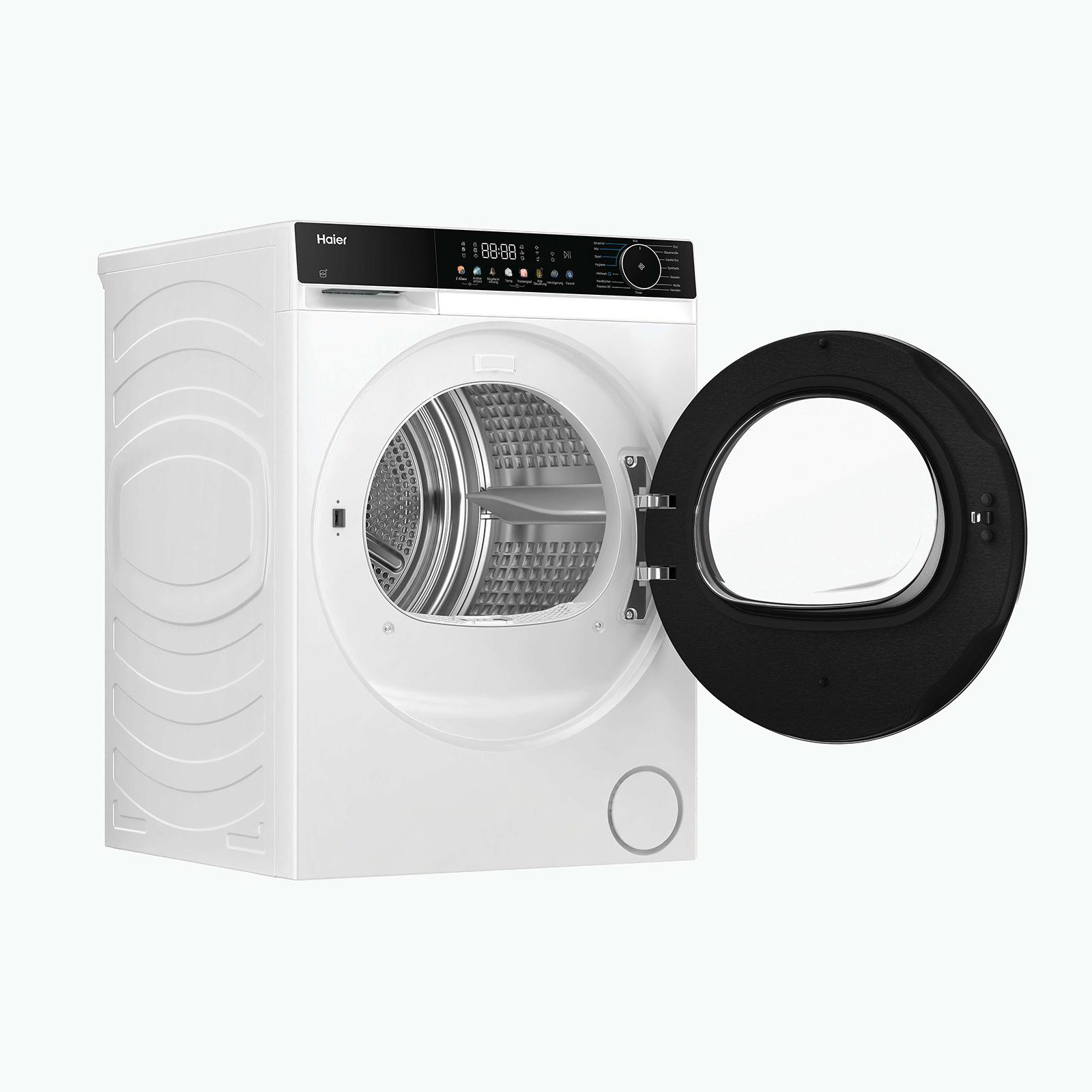 Eine weiße Haier-Waschmaschine mit geöffneter schwarzer Tür und einem digitalen Display.