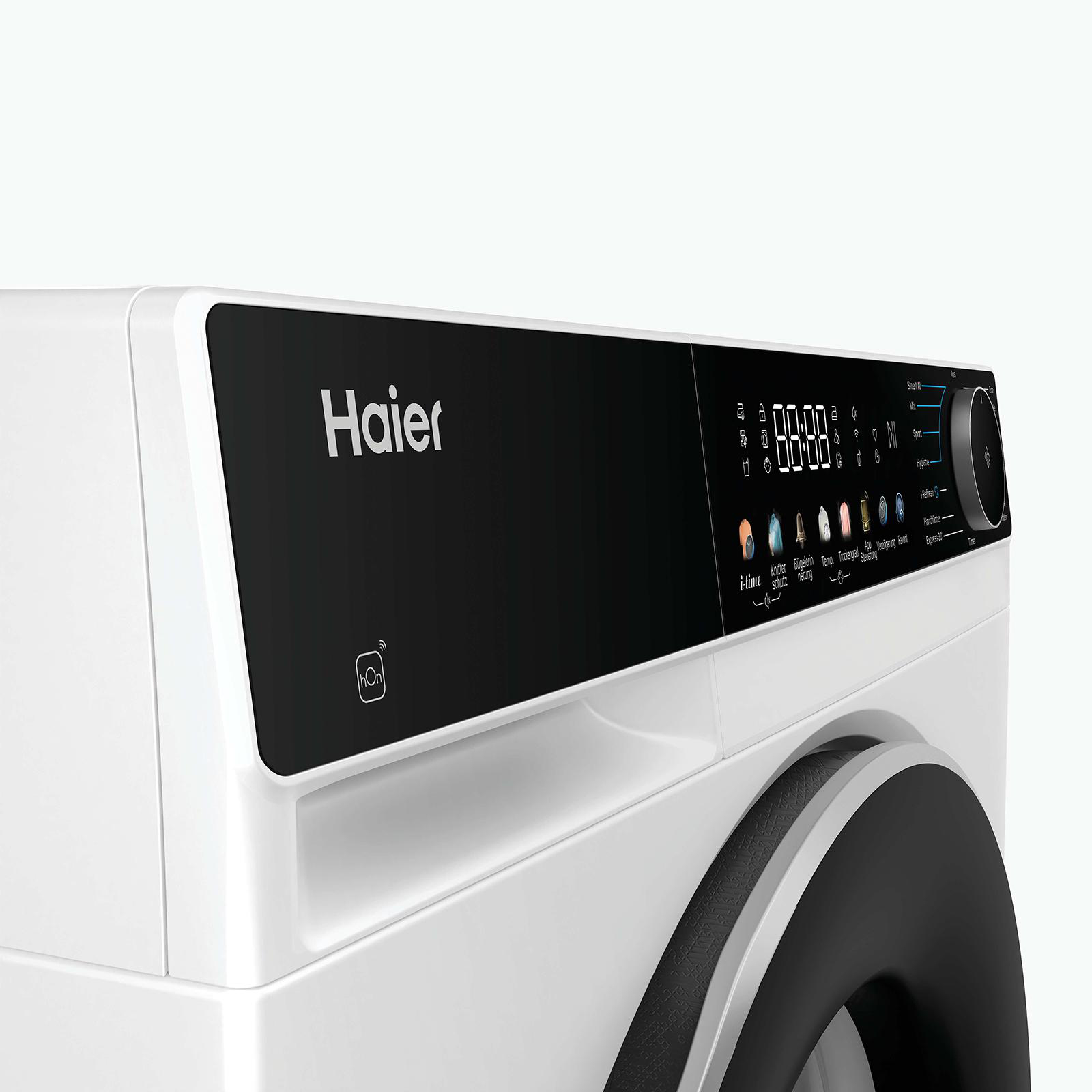 Weiße Haier Waschmaschine mit schwarzem Bedienfeld und digitalen Anzeigen.