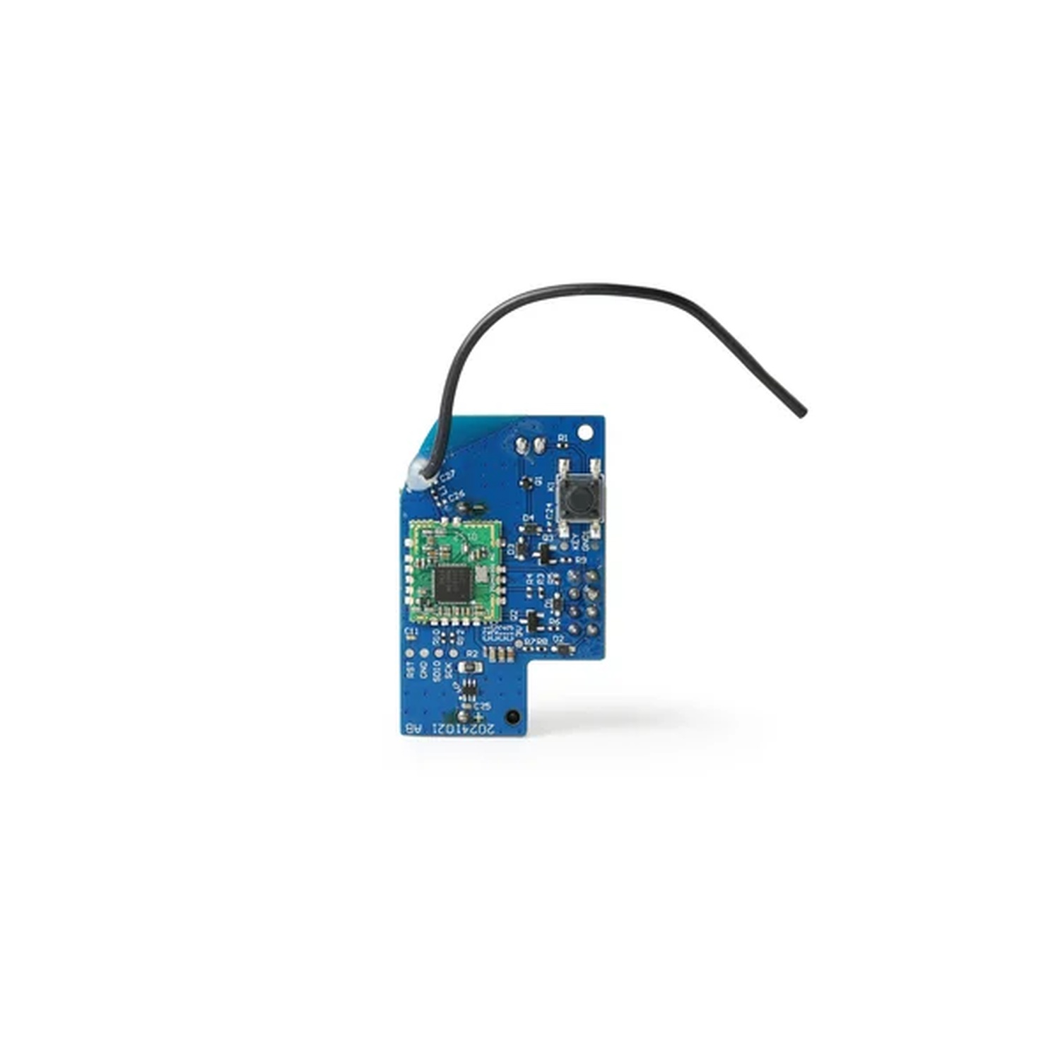 Eine blaue Leiterplatte mit einem grünen Chip, einem schwarzen Draht und einem Knopf.