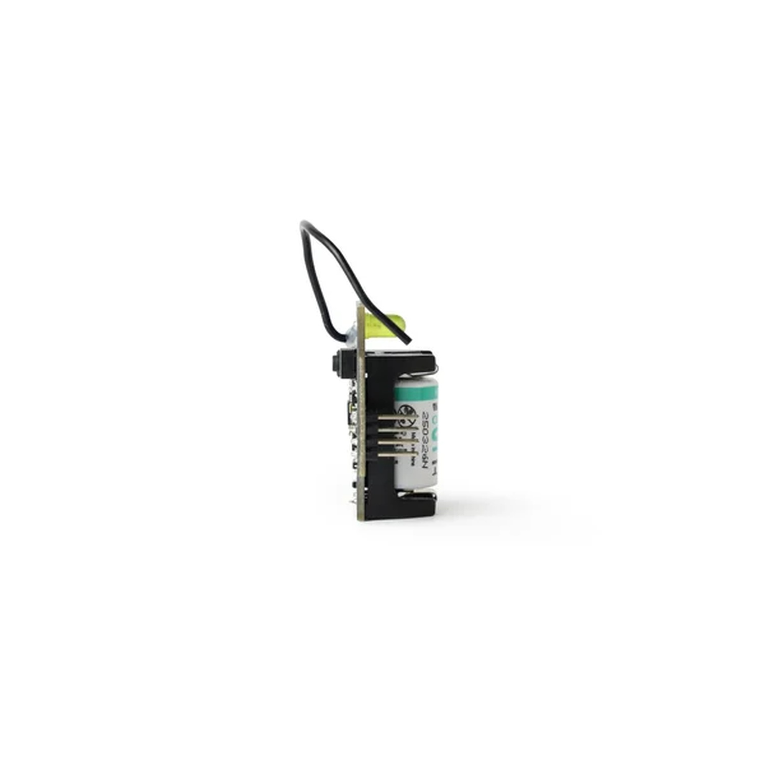 Ein kleiner elektronischer Baustein mit einem Draht und einer Batterie.
