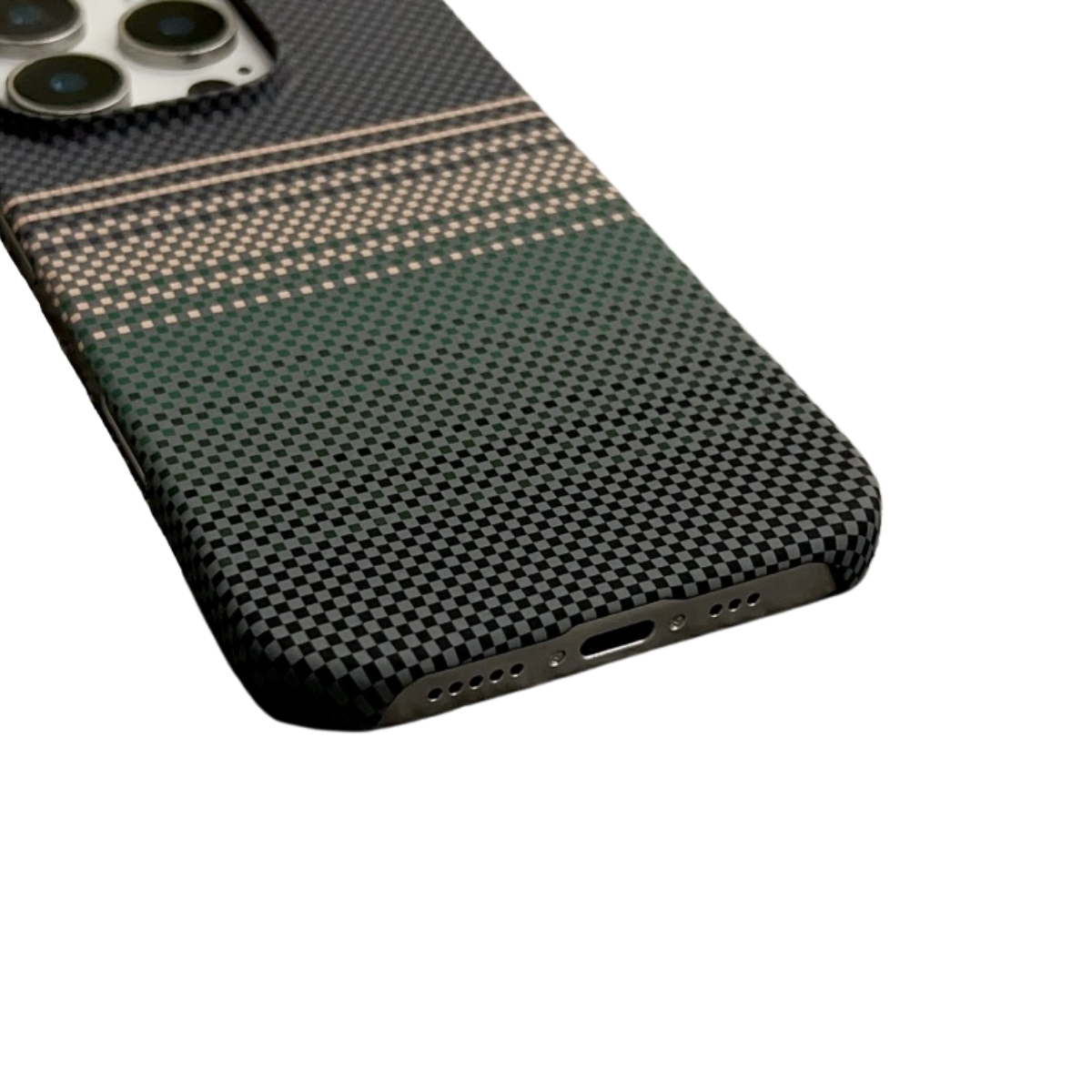 Yeşil ve beyaz çizgili, damalı siyah telefon kılıfı.