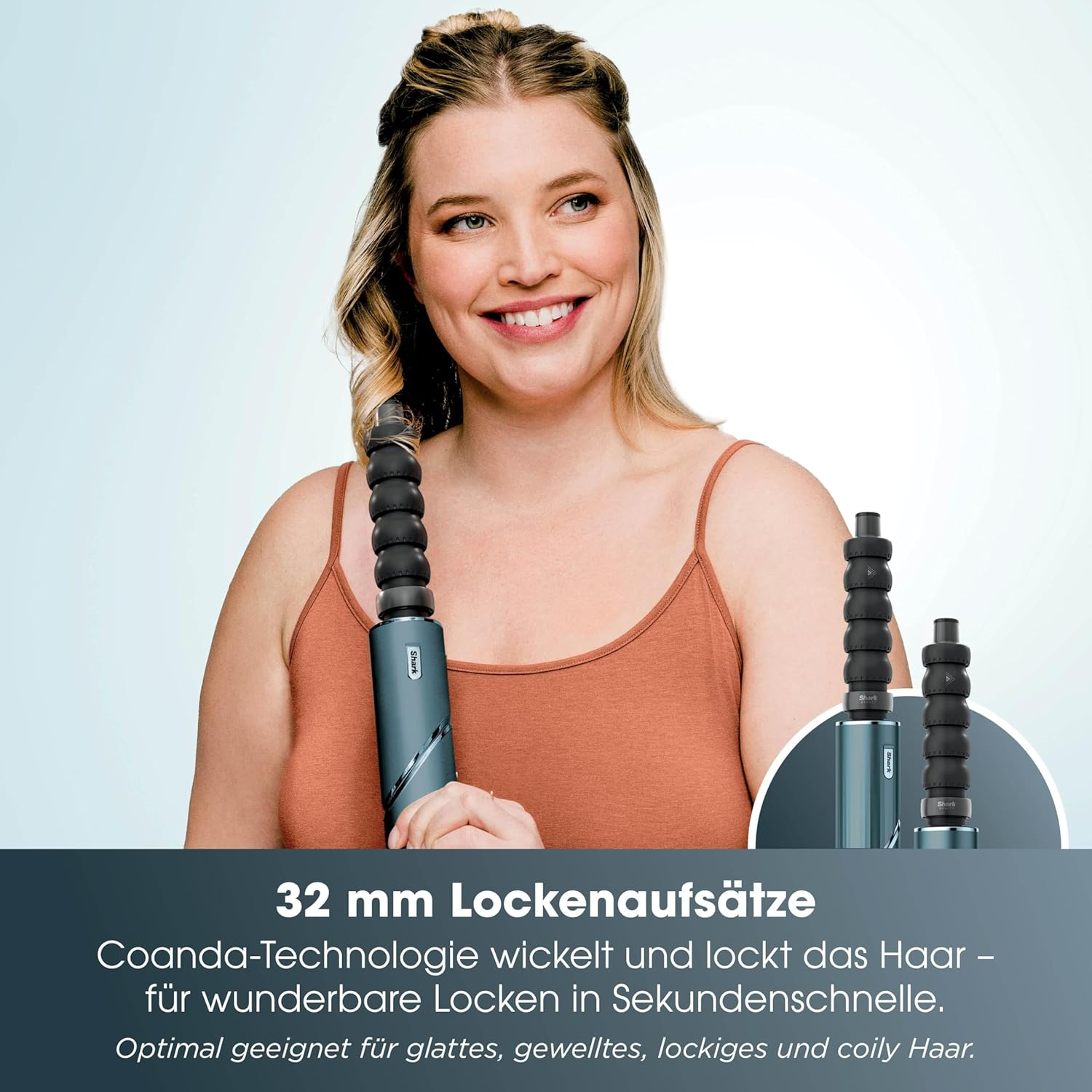 Frau mit Lockenaufsätzen in Türkis und Schwarz. Text auf Deutsch.