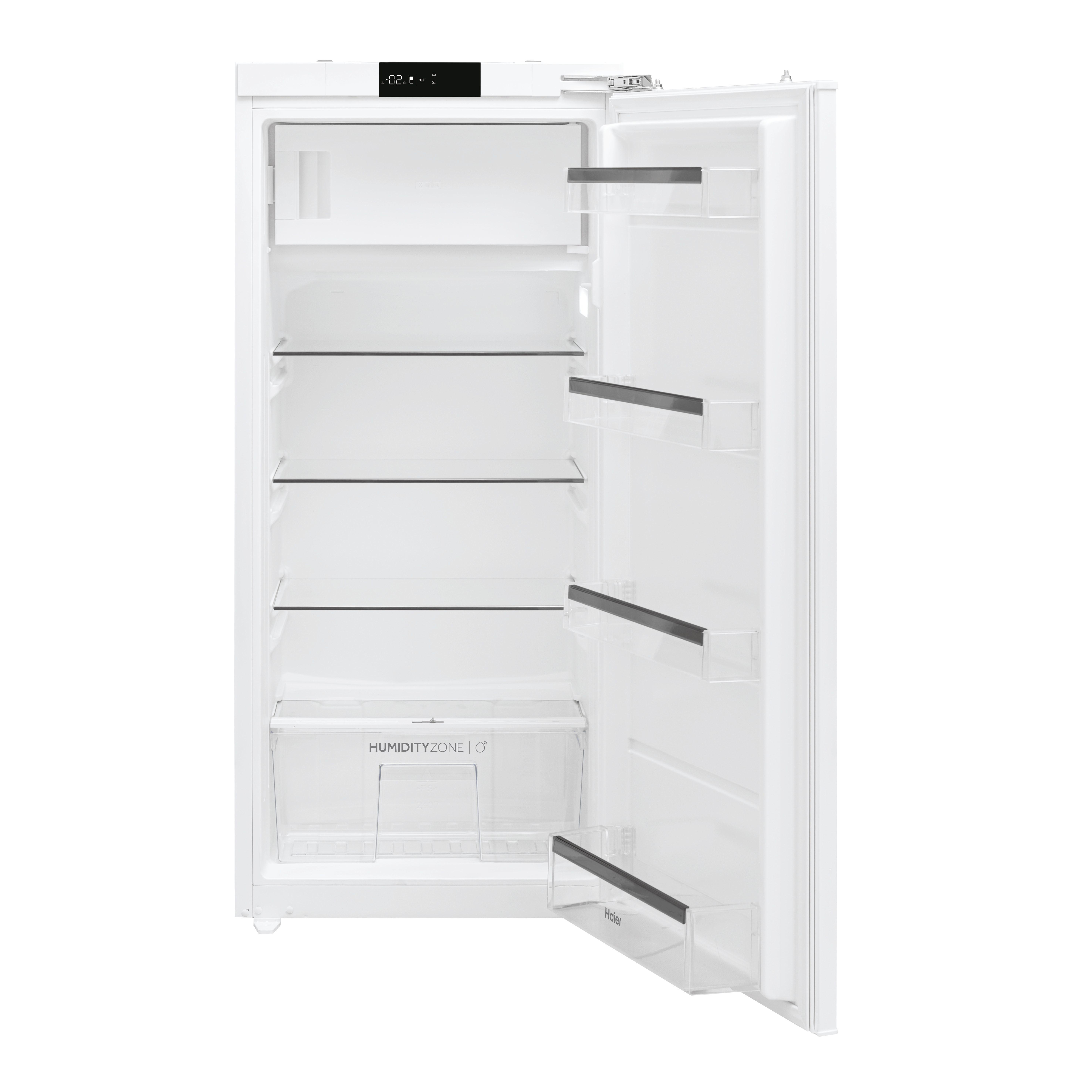Ein leerer, weißer Kühlschrank mit offener Tür und Glasböden.