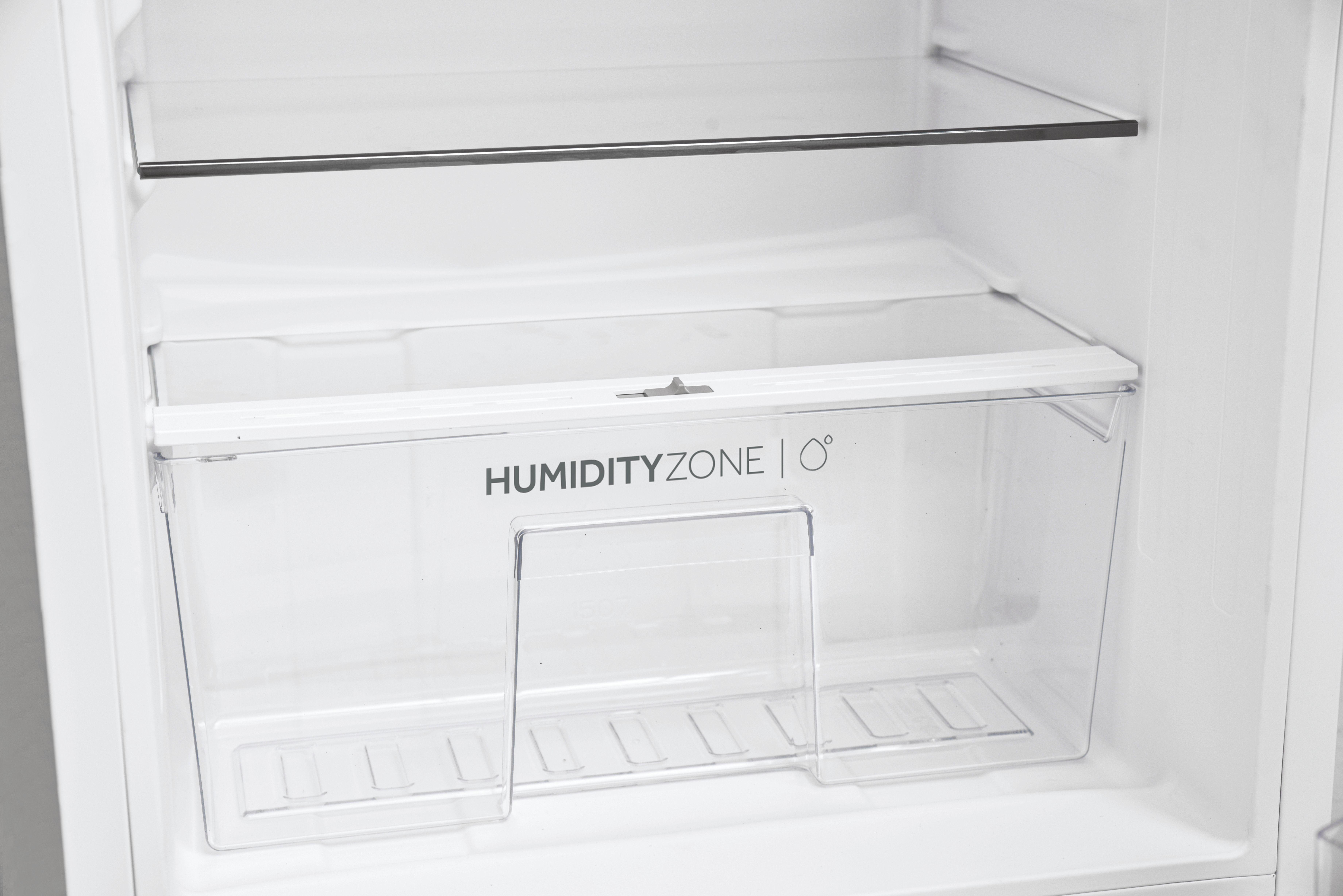 Ein leerer Kühlschrank mit einer Schublade mit der Aufschrift „HUMIDITY ZONE“.