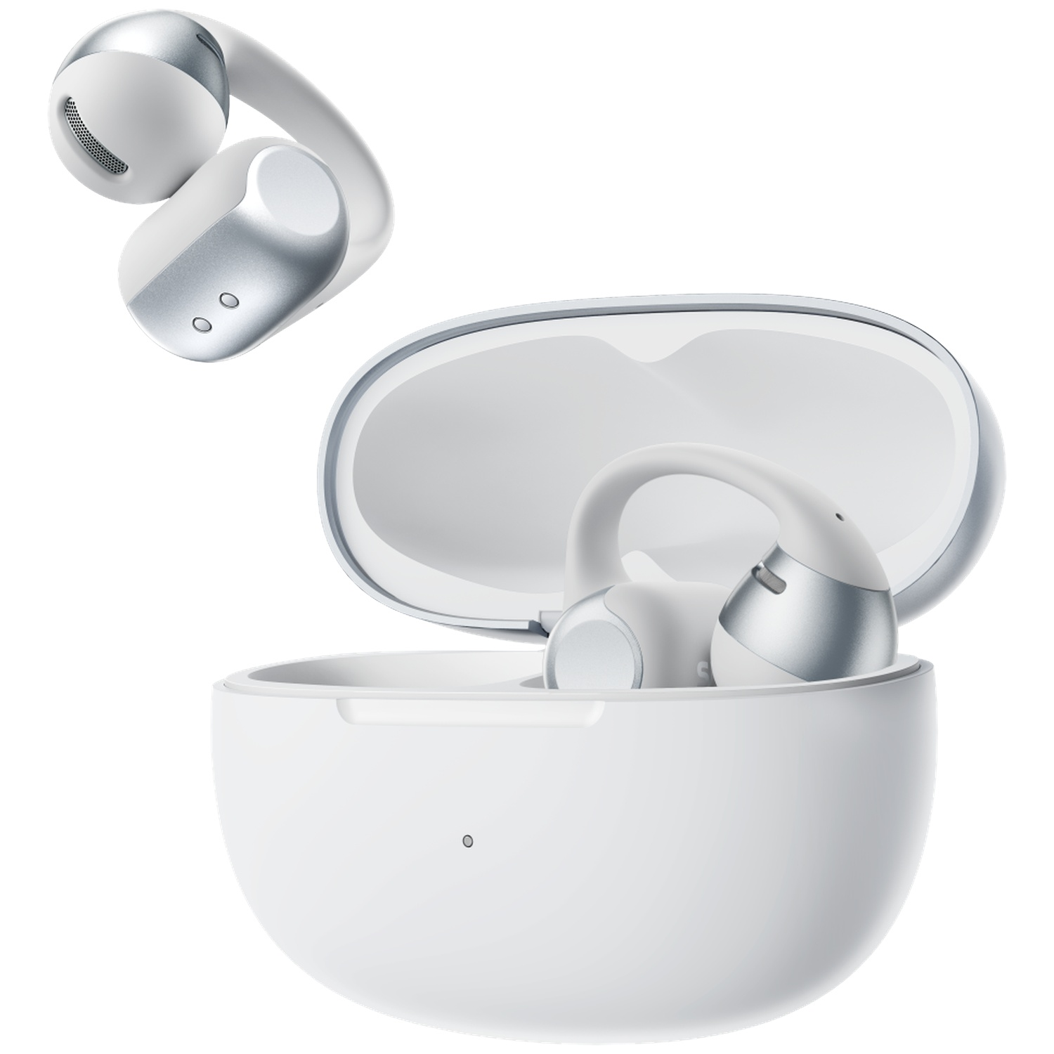 Witte oordopjes met zilveren accenten in een open witte oplaadcase.