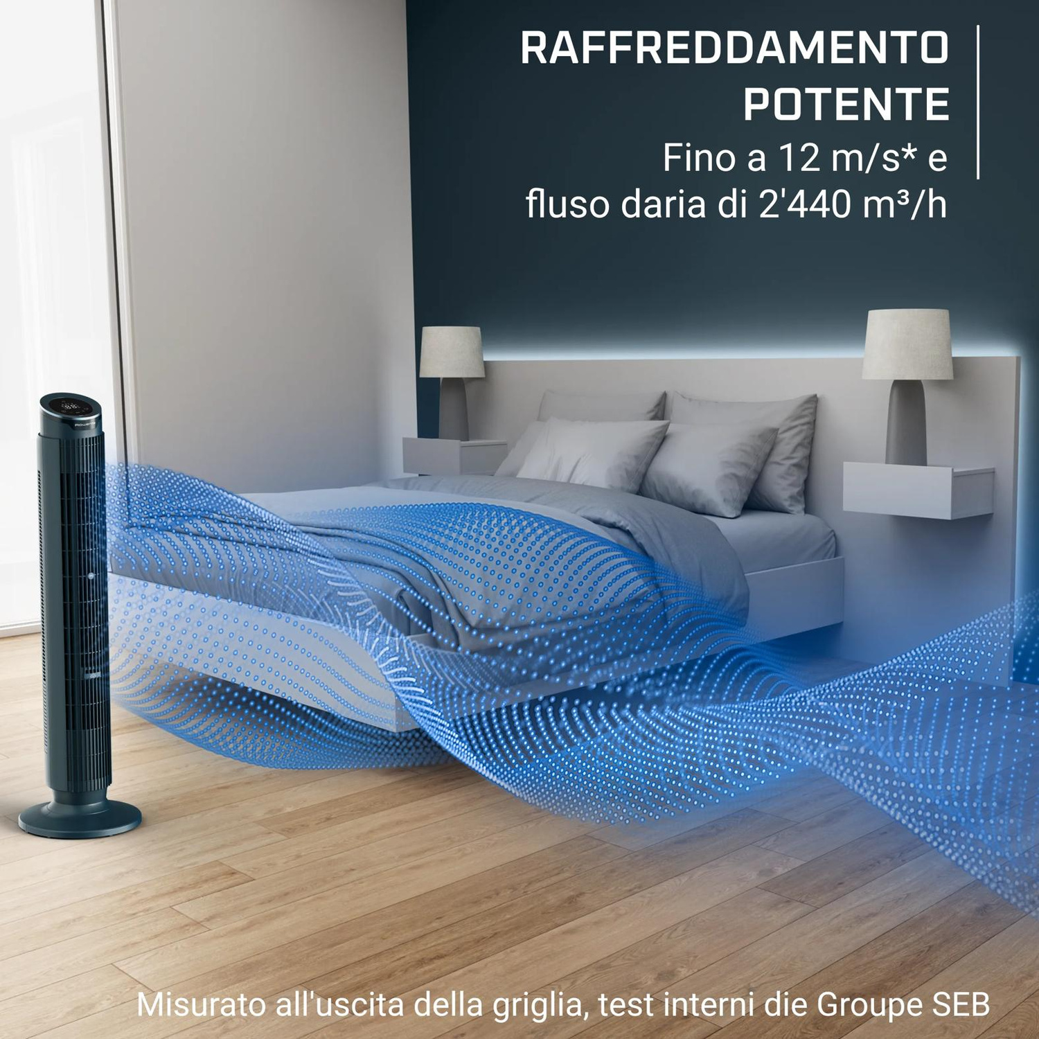 Un ventilatore a torre sottile in una camera da letto, con flusso d'aria visualizzato.