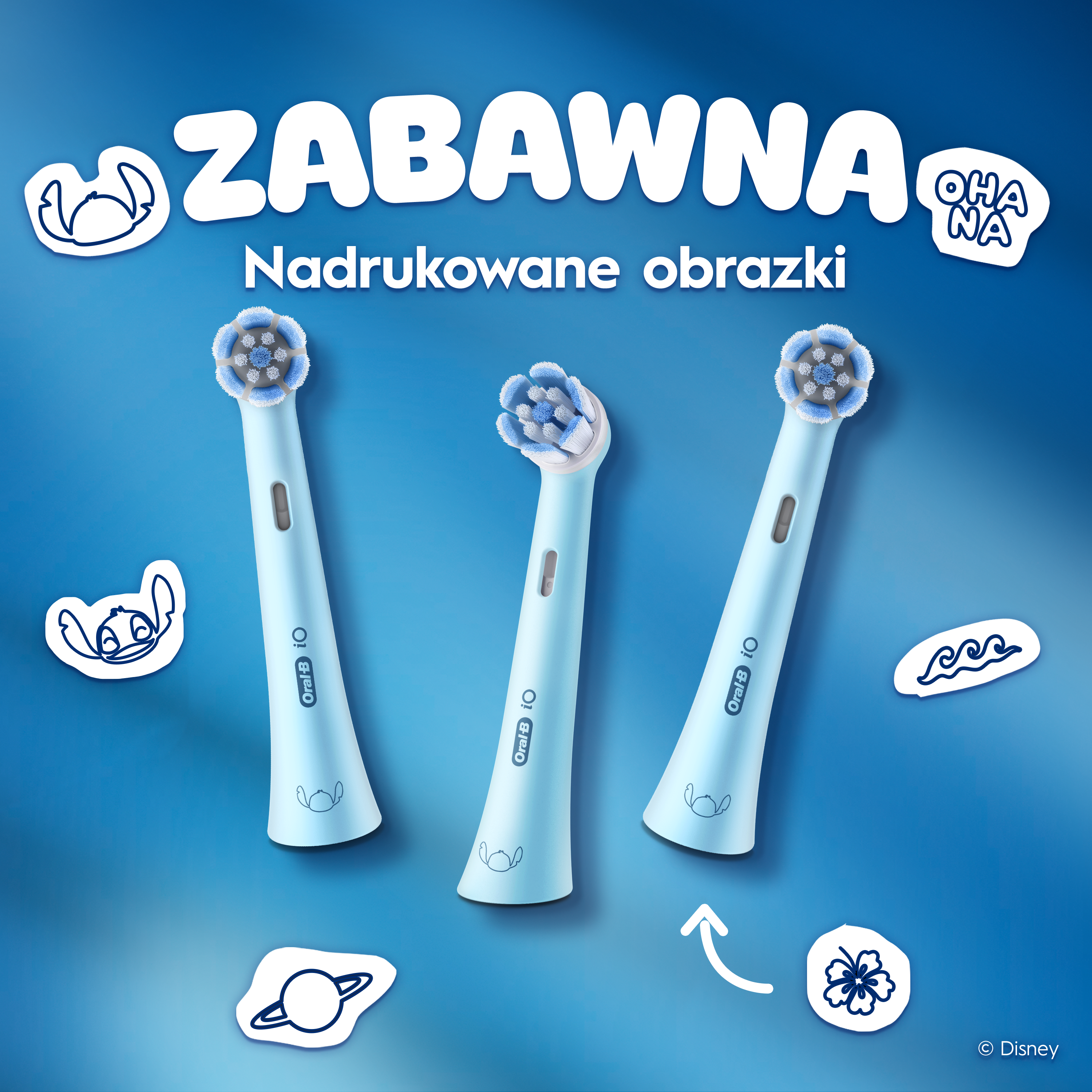 Trzy jasnoniebieskie końcówki do szczoteczek Oral-B iO z motywami Stitch na niebieskim tle.