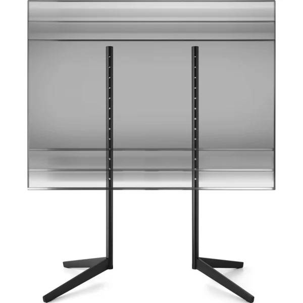 Un soporte de TV moderno e independiente de metal negro con pantalla plateada.