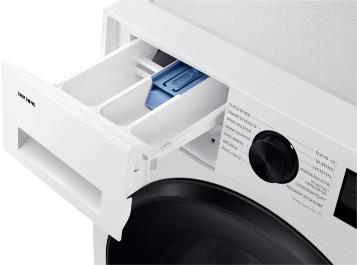 Biała pralka Samsung z otwartą szufladą na detergent i panelem sterowania.